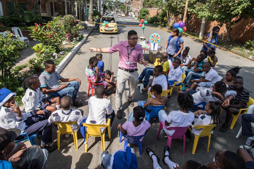 Jorge Marin, a former Farc fighter, now visits schools warning children about the dangers of joining armed groups.