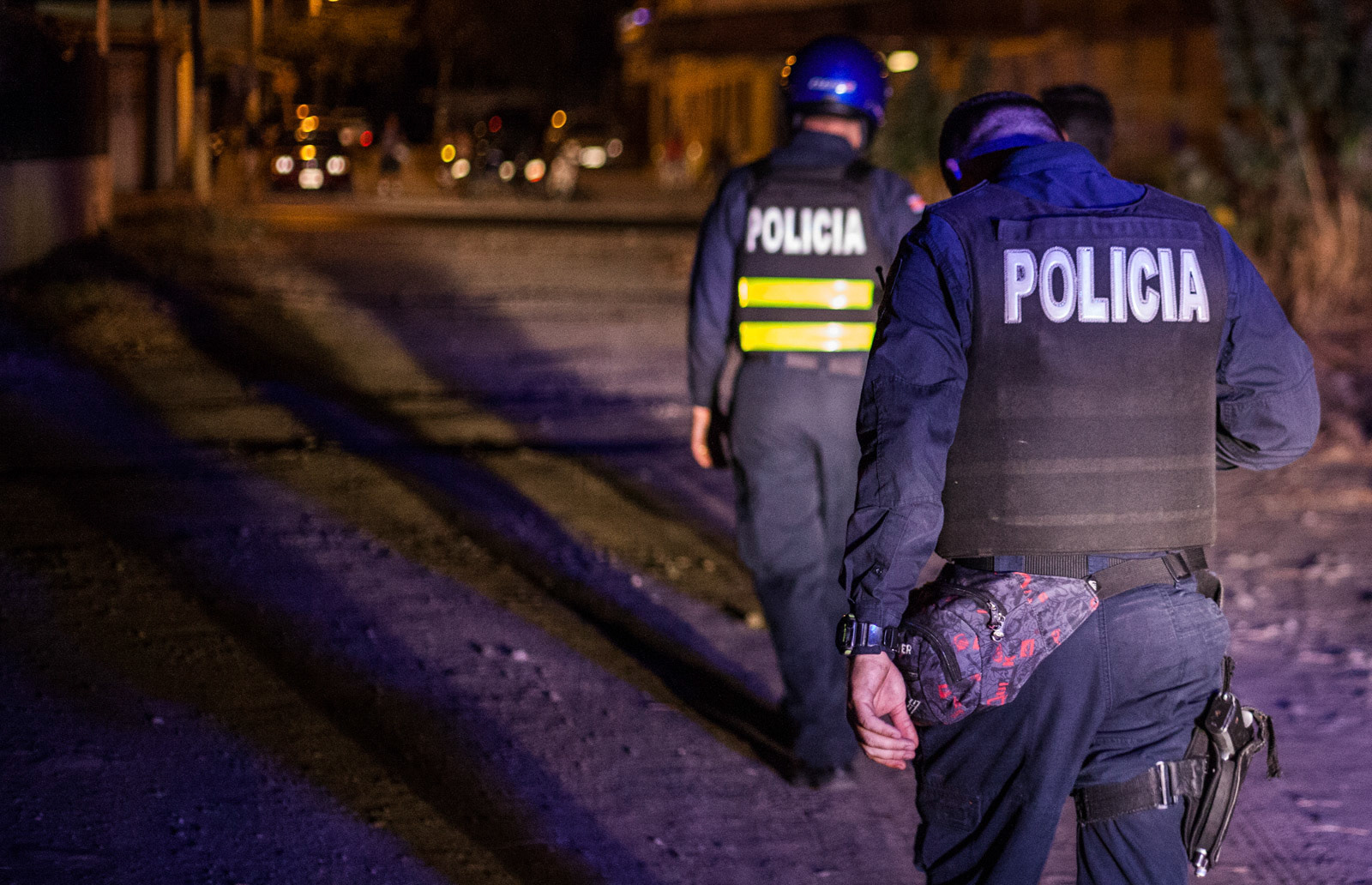 Police in Puntarenas say they don't have the equipment to fight drug traffickers. With no radar, they try to see where drug helicopters land and try to intercept them by land.