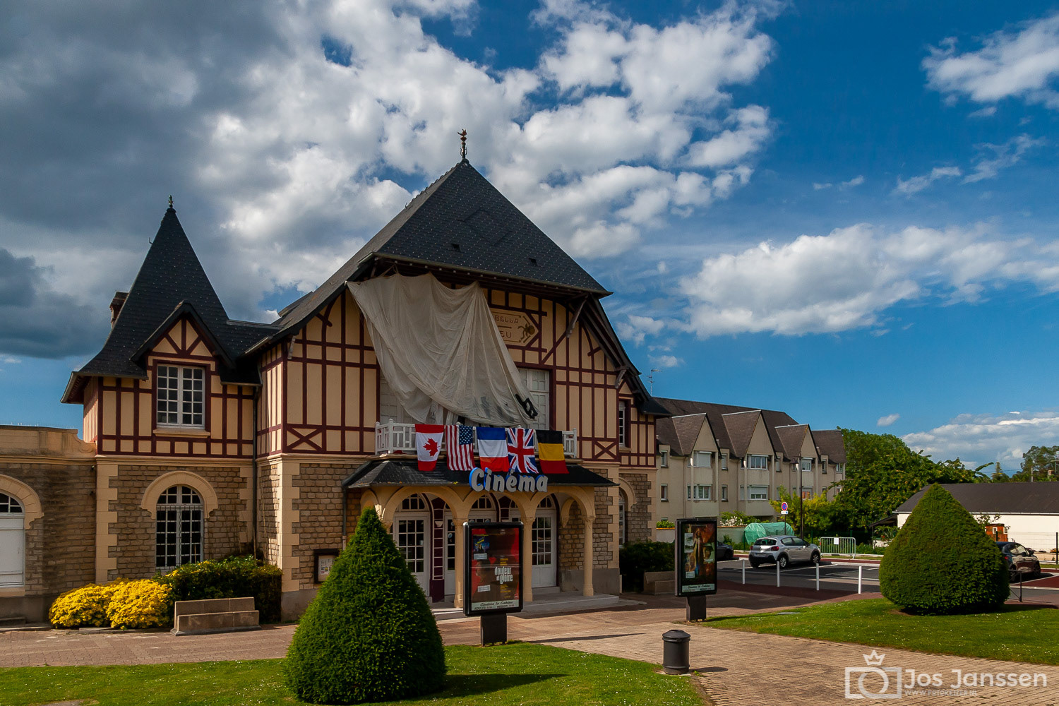 Cinema in Ouistreham (Canon 30D)