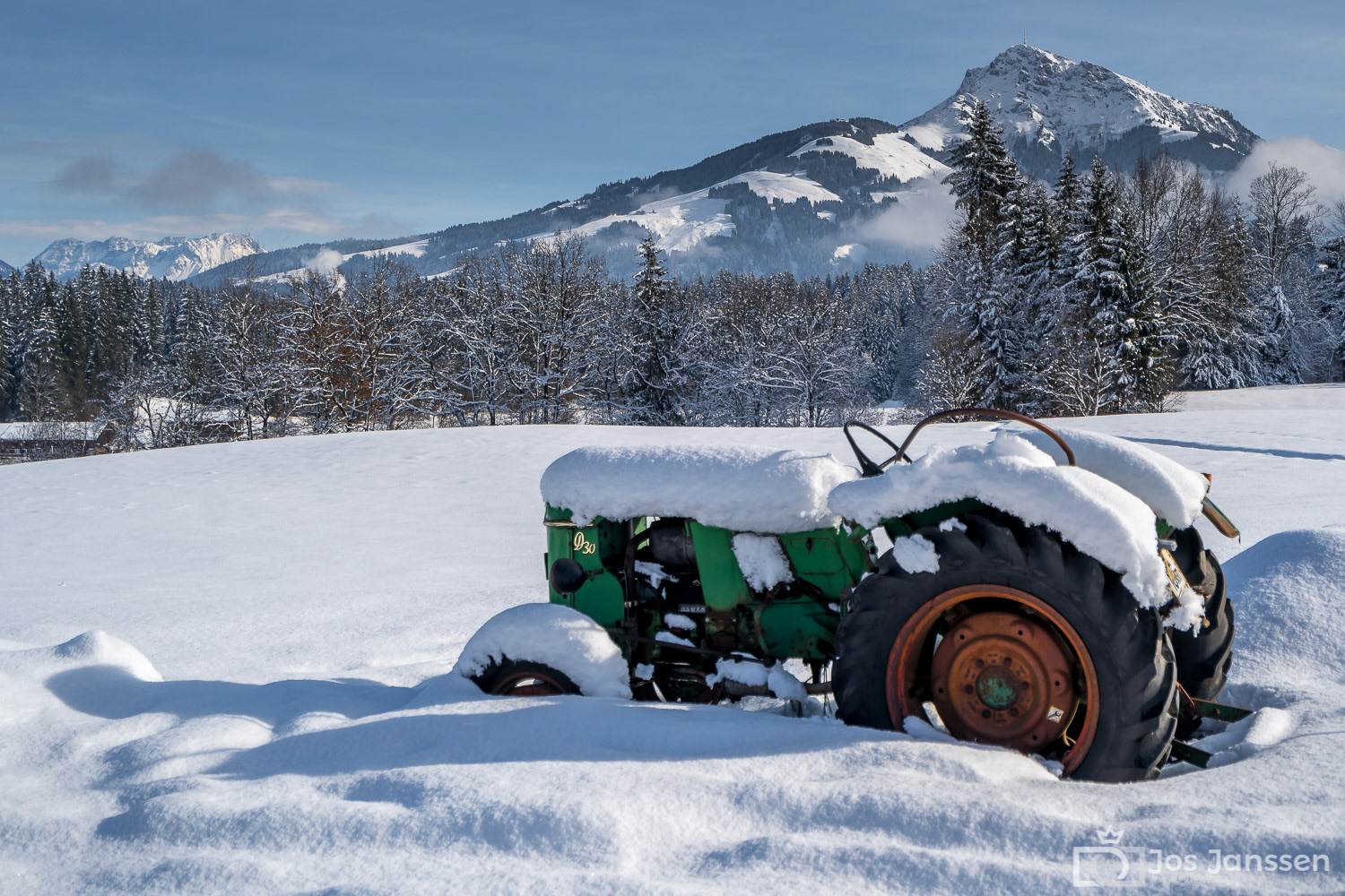 Tractor in de sneeuw (Sony A7II)