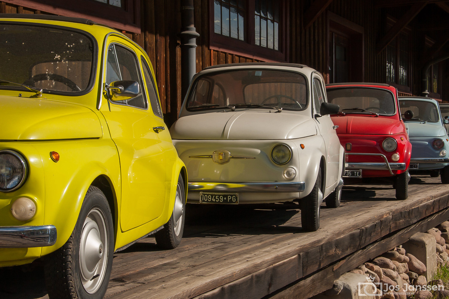 Fiat 500 station in Merano (Canon S40)
