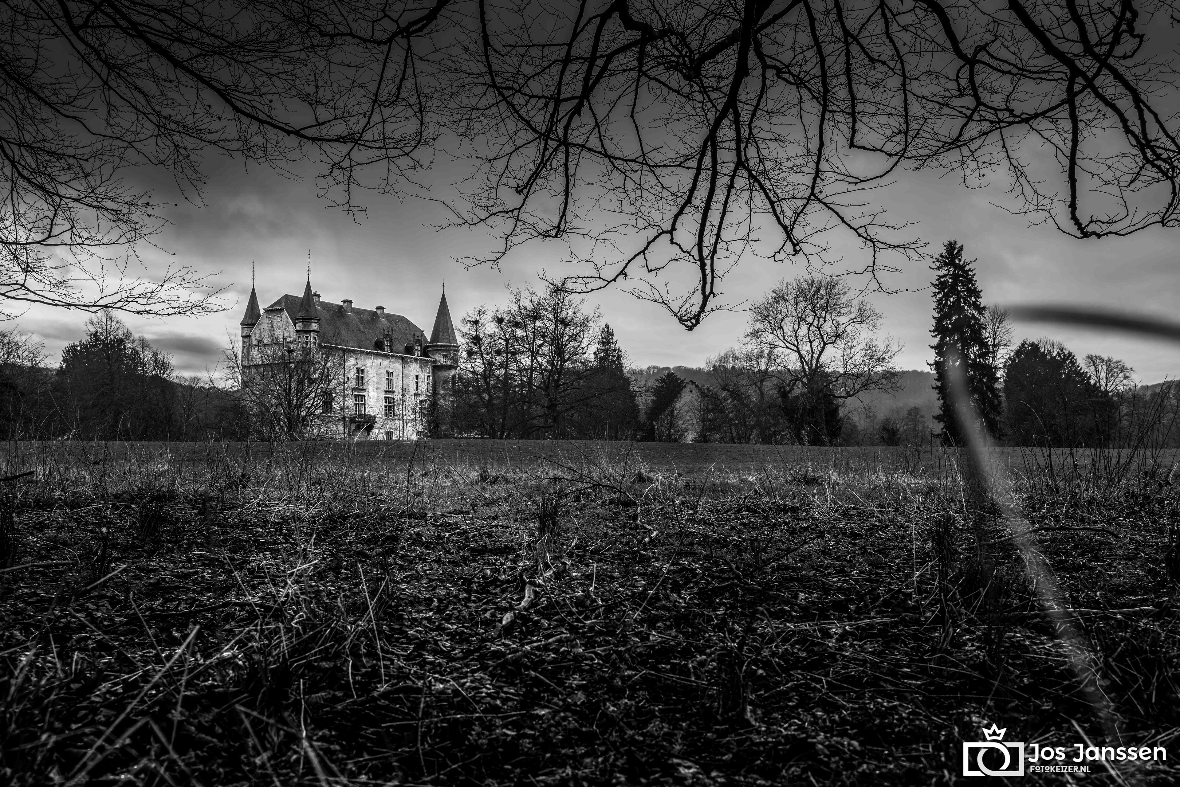 Kasteel Schaloen. (Leica Q2 Monochrome)