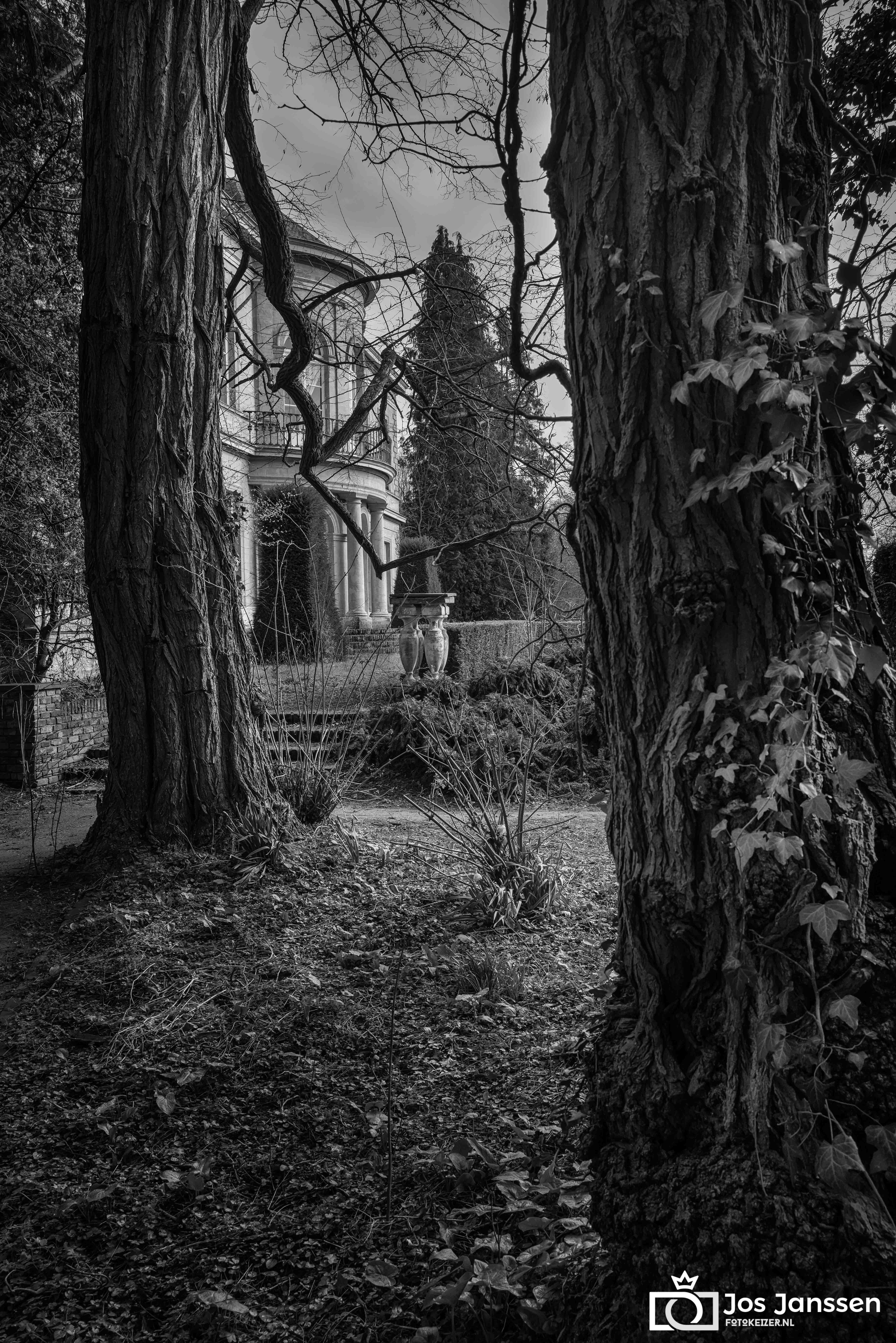 Kasteel Oost in Valkenburg (Leica Q2 Monochrome)
