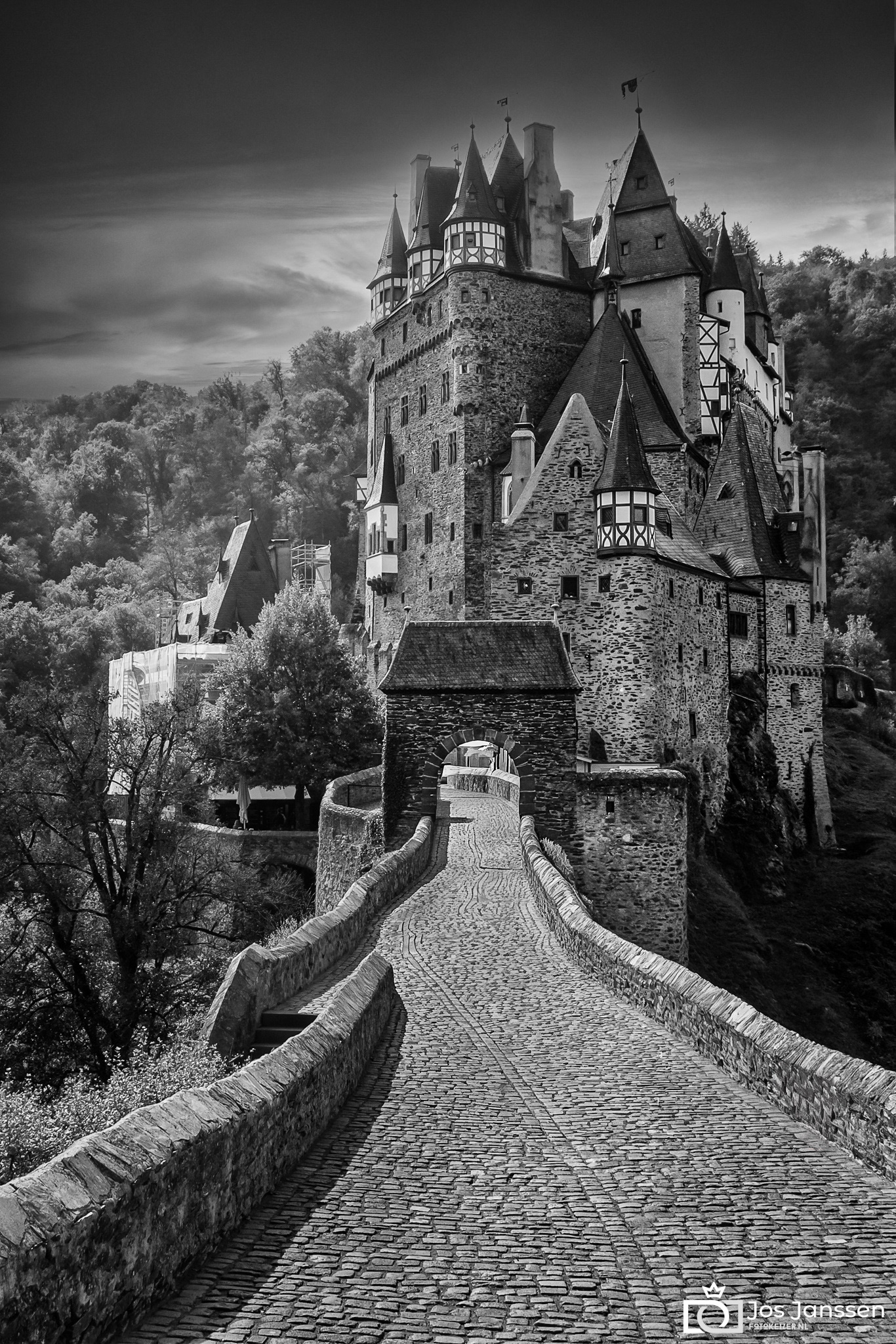 Entree van Burg Eltz nabij de Moezel (Sony RX100 VII)