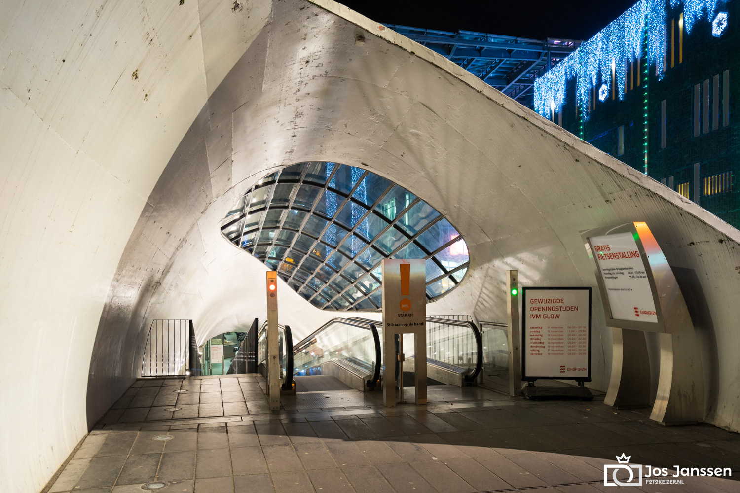 Ingang fietsenstalling Eindhoven (Sony A7III)