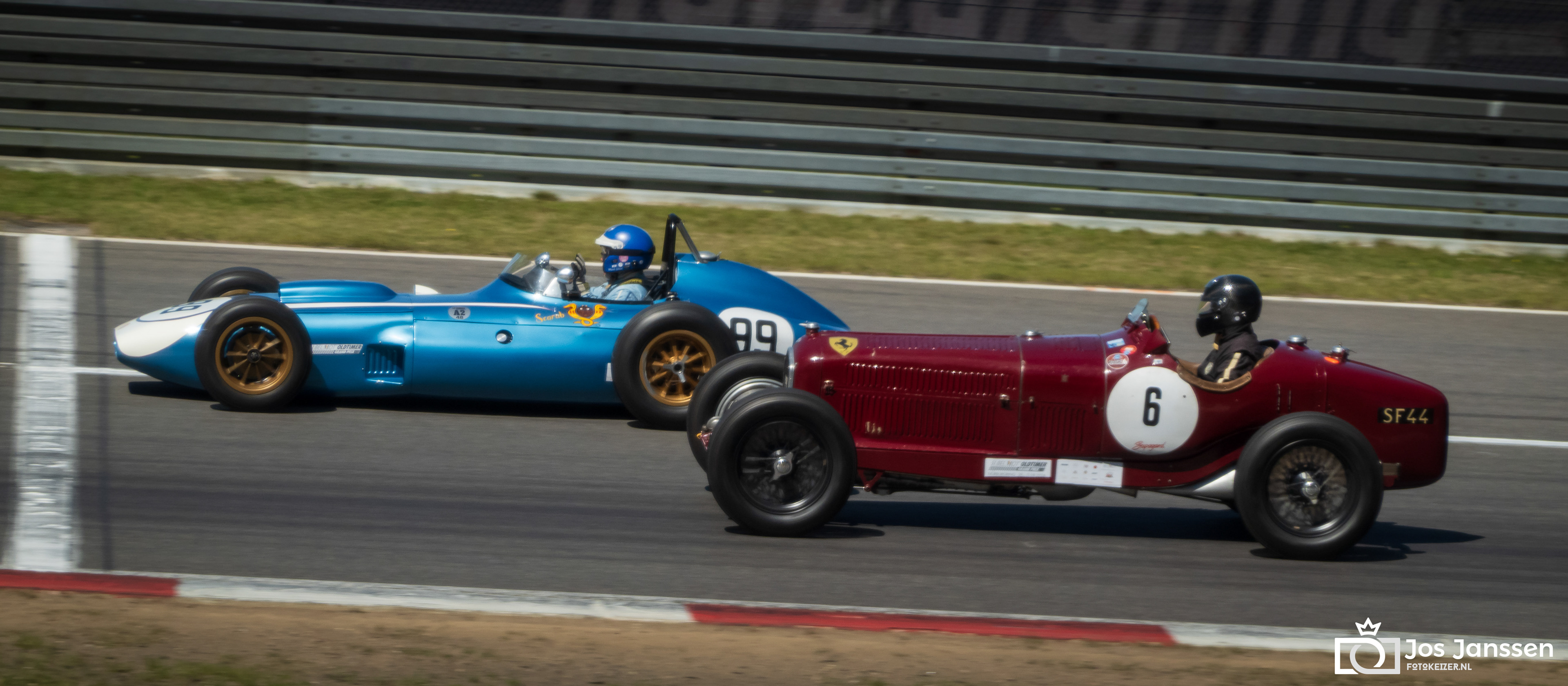 Racen met historische auto's (Sony Rx100 VII)
