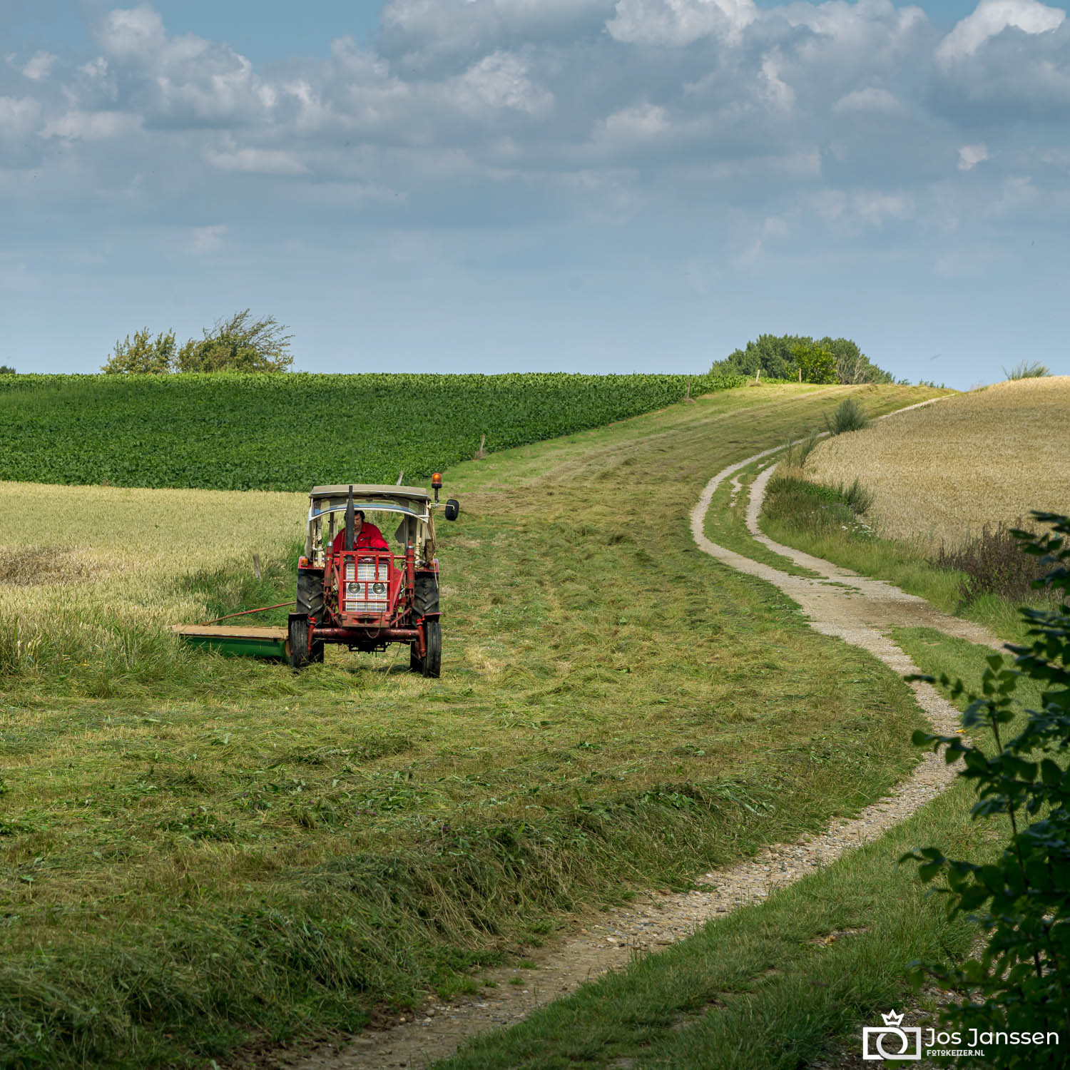 Tractor in het veld (Sony A7III)