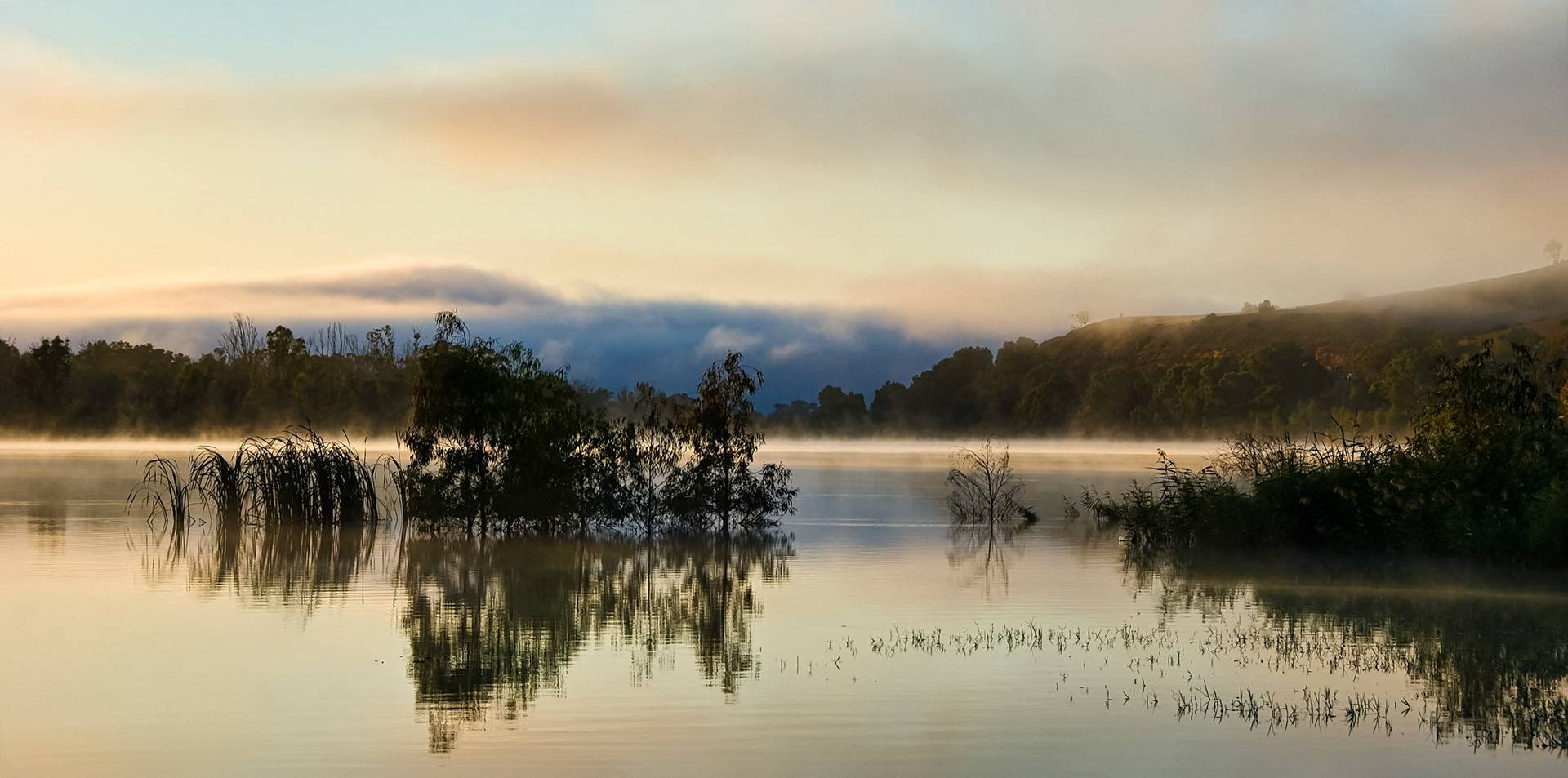 Georgeous reflection in the still waters of the Murray at Pernong.