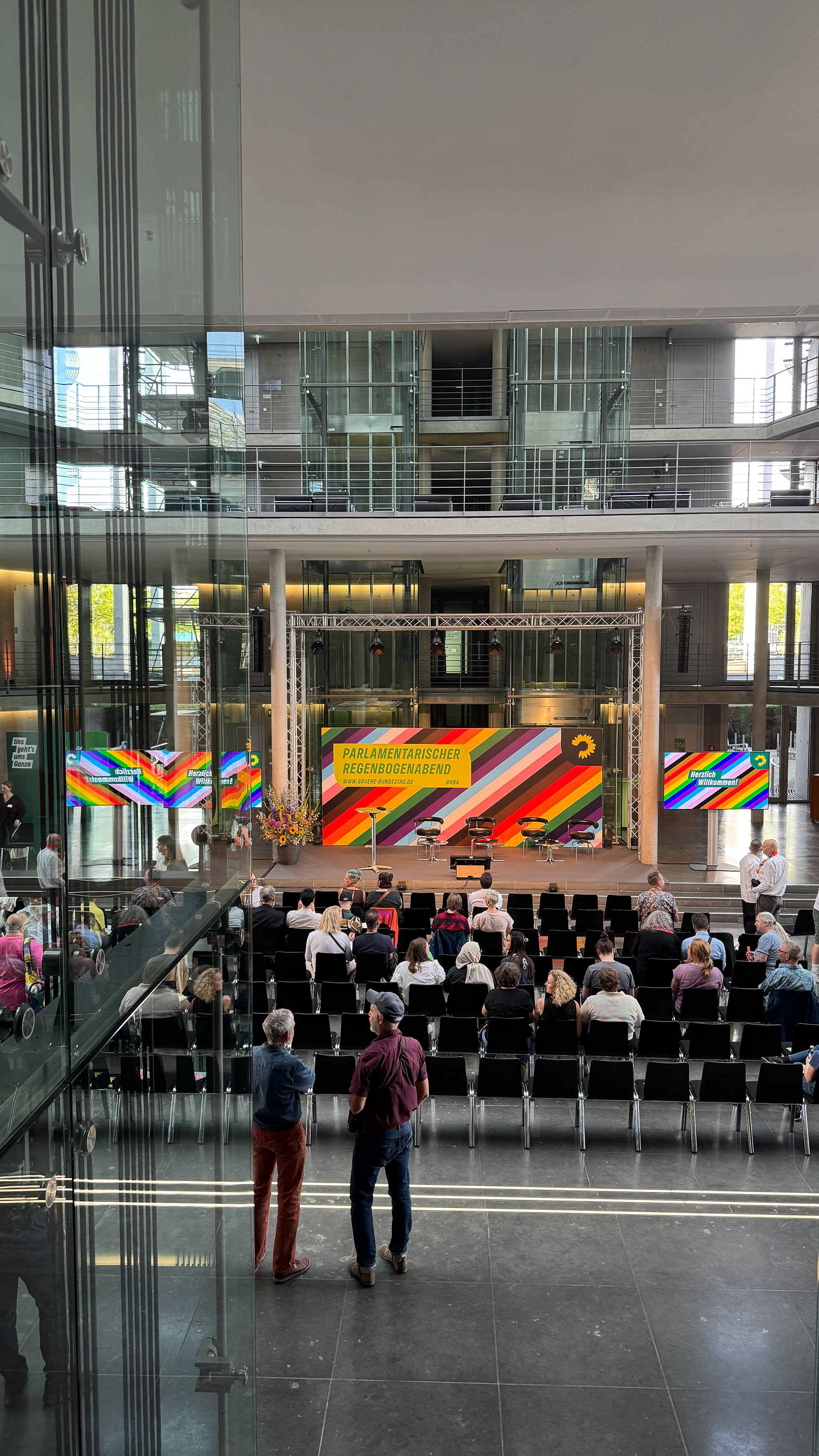 Parlamentarischer Regenbogen im Paul-Löbe-Haus im Deutschen Bundestag.
