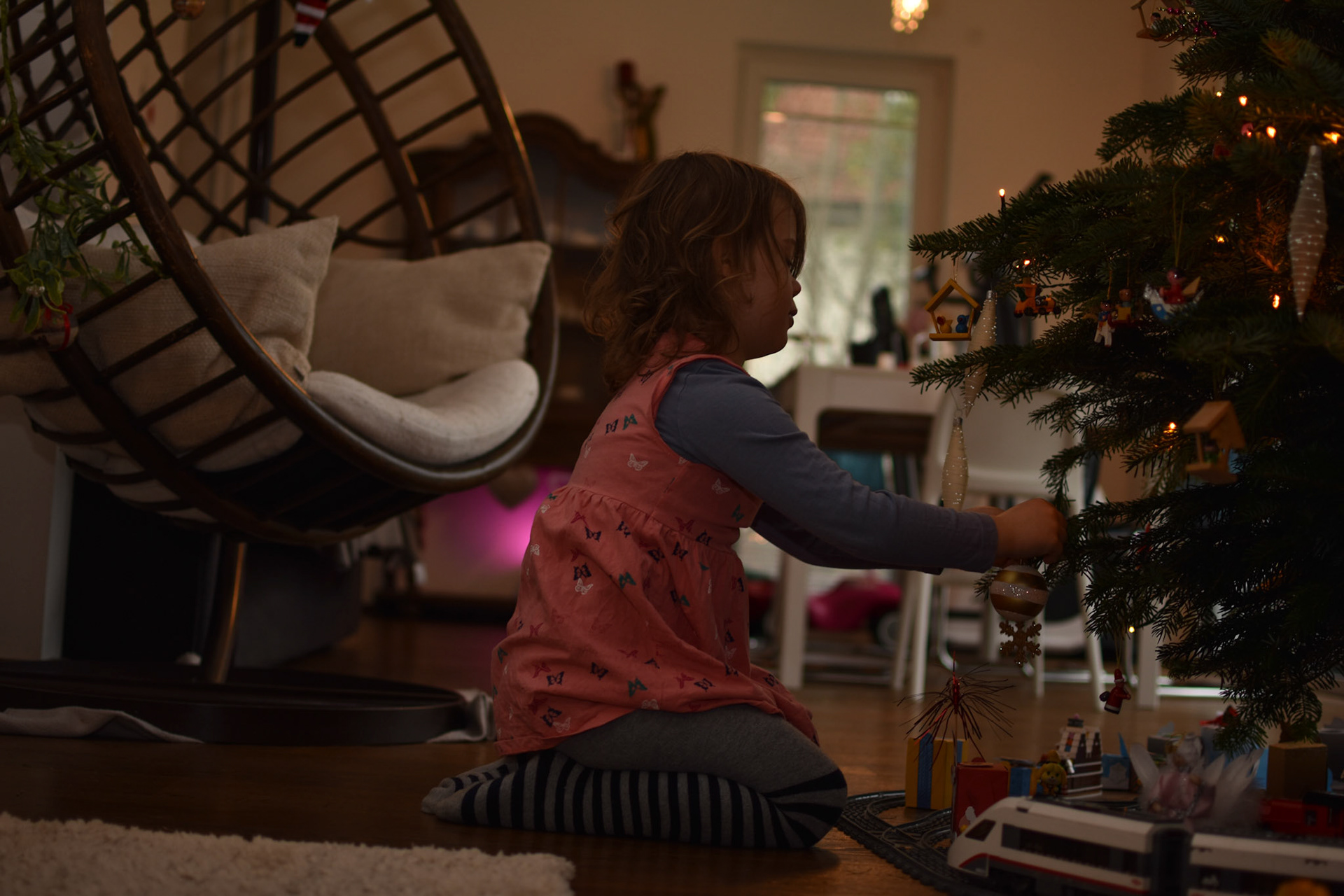 Weihnachtsbaum Schmücken