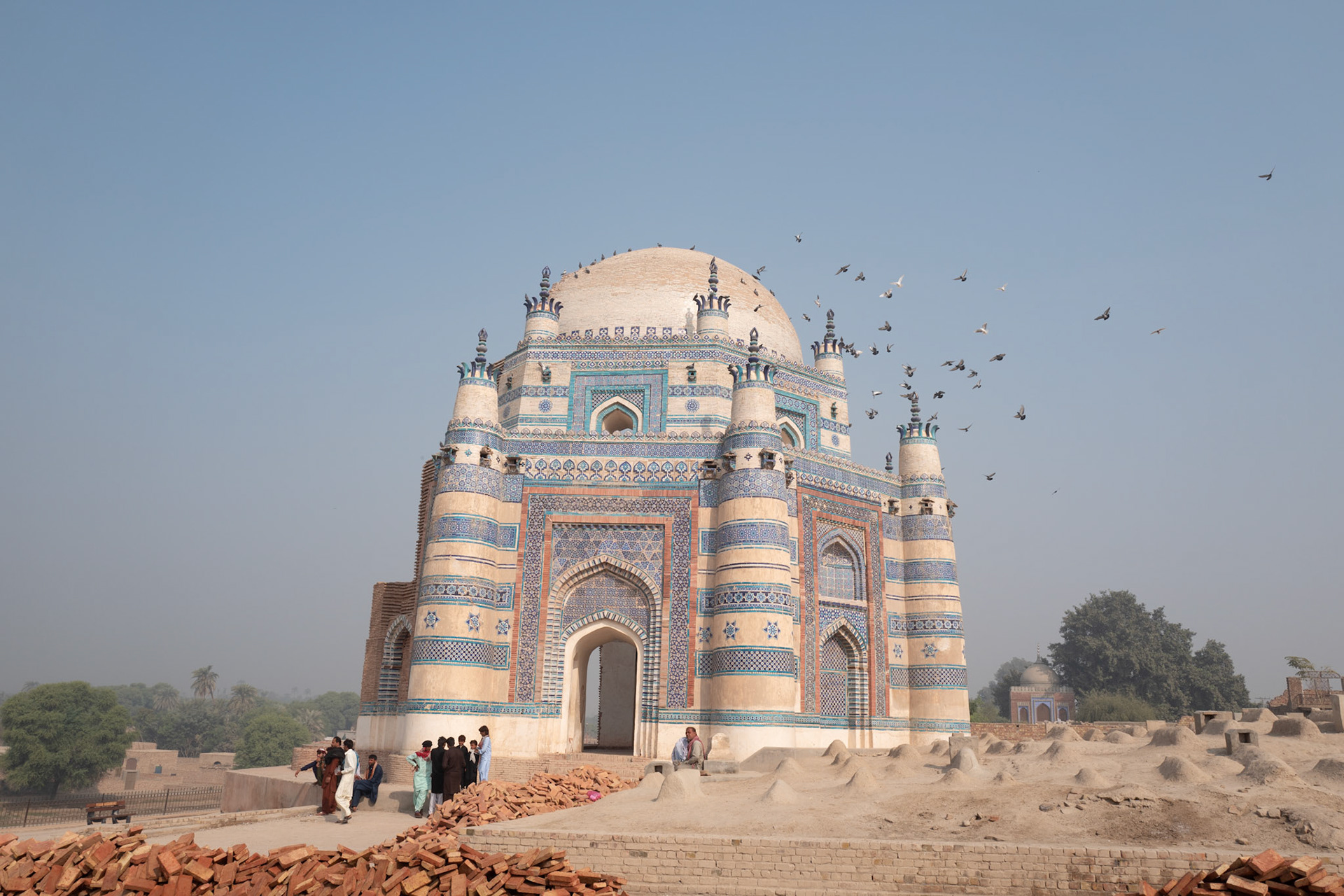 Uch Sharif