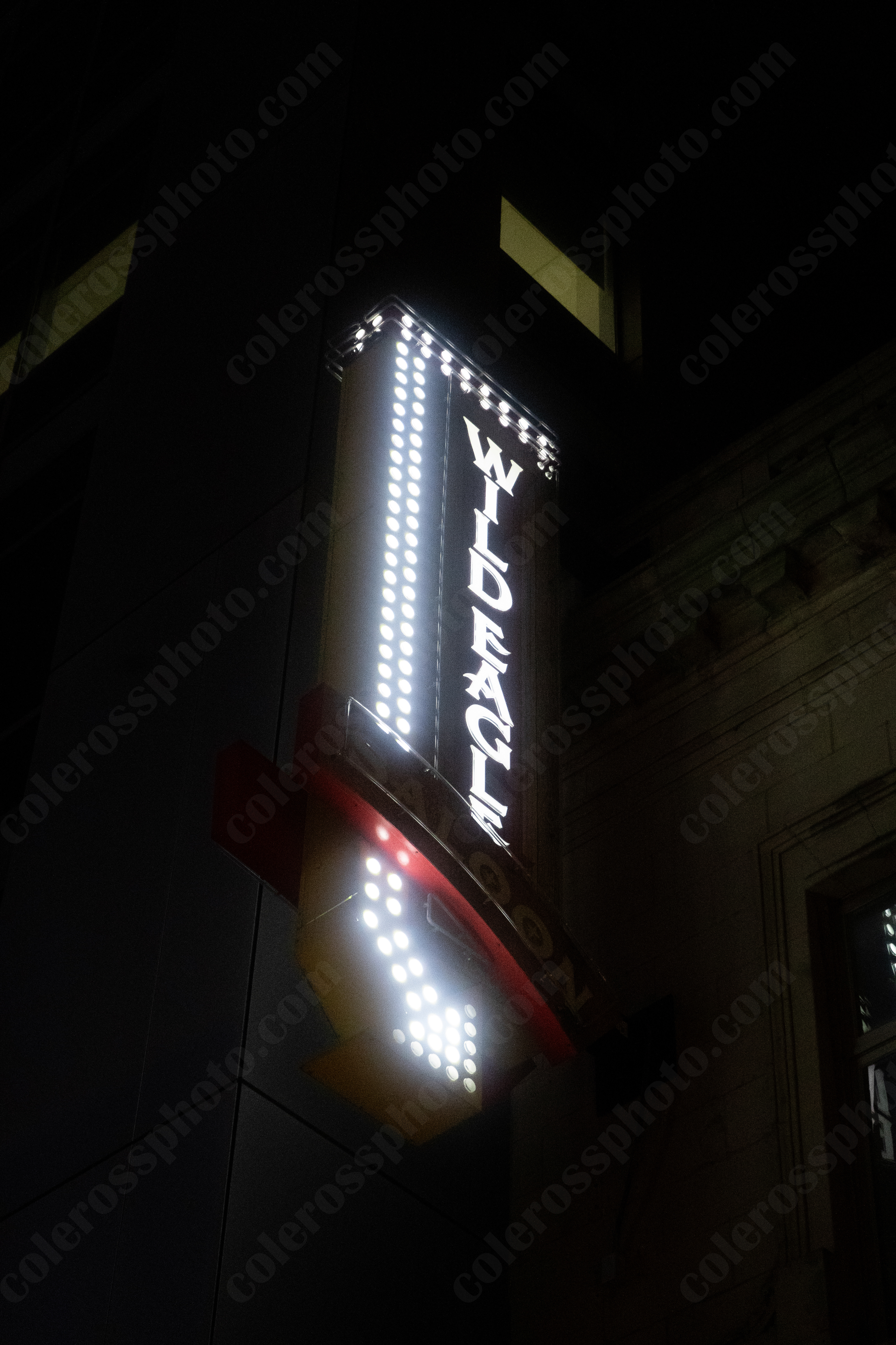 70mm, f/5.6, 1/250, ISO12800