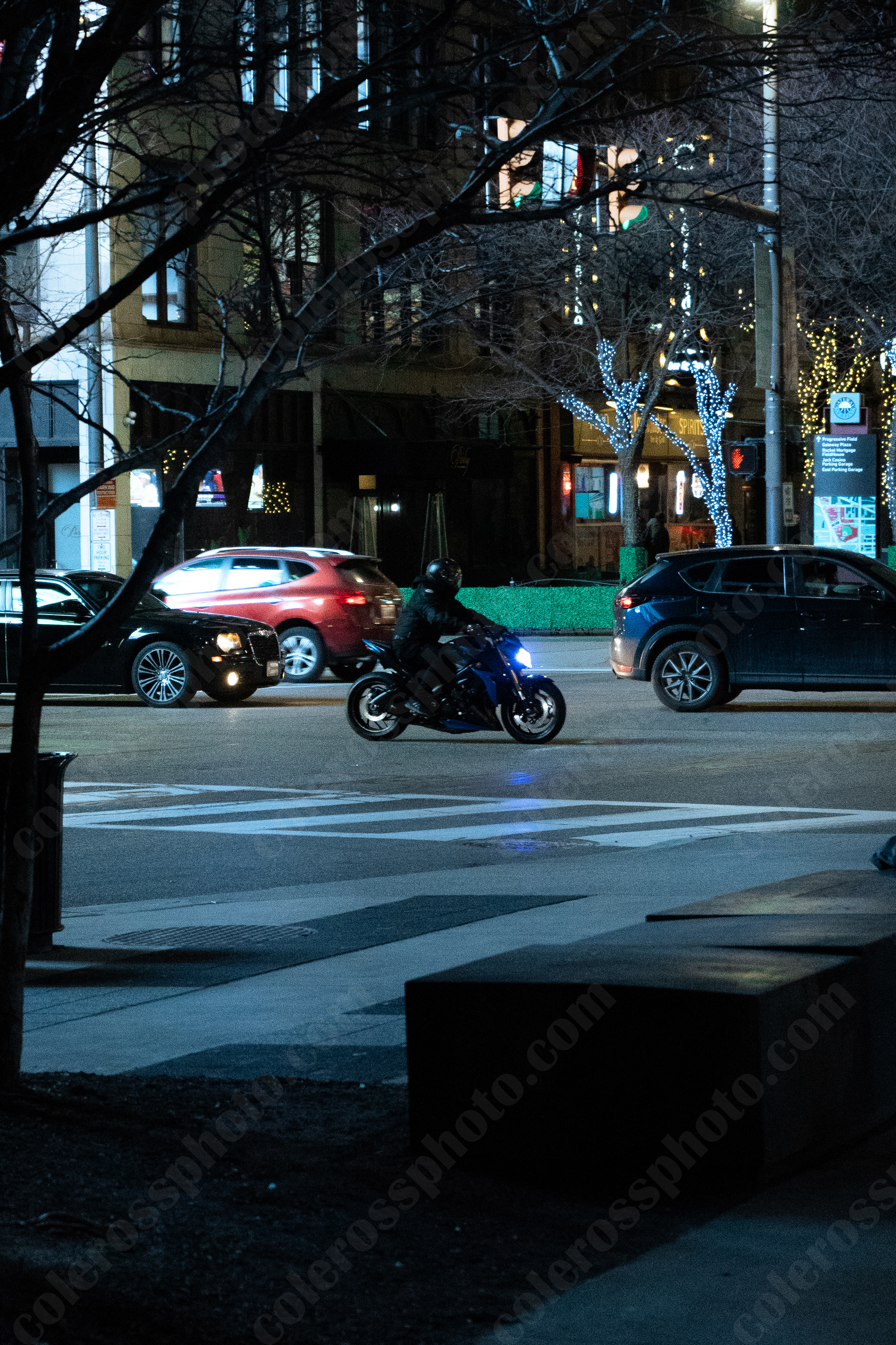 70mm, f/5.6, 1/250, ISO12800