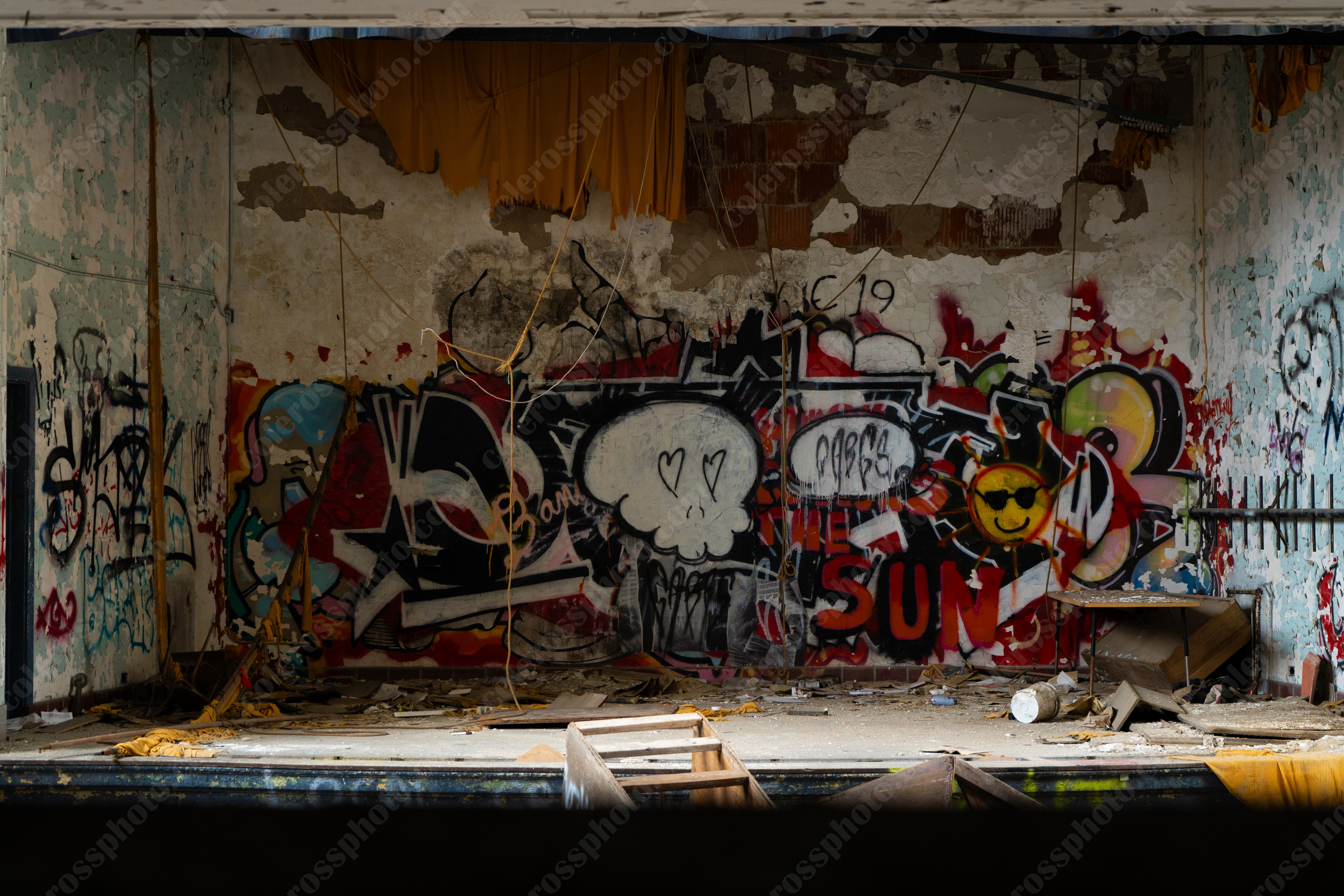 70mm, f/5.6, 1/10, ISO1000