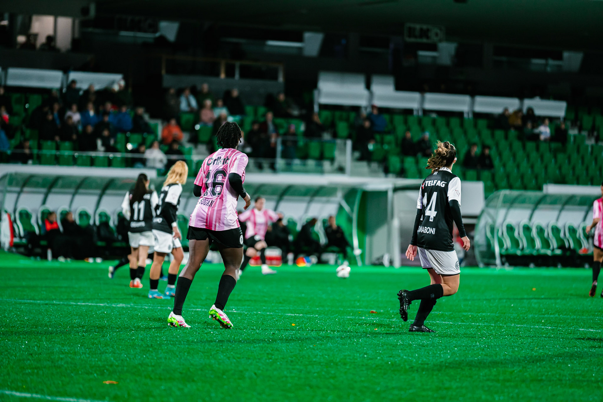 Match de championnat LNB féminine opposant Yverdon Sport FC et le FC Lugano au Stade Municipal, Yverdon-les-Bains. (Christian António / LibsVisuals.com)