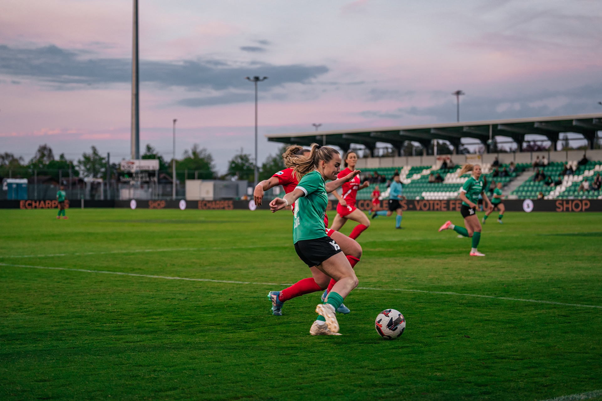 Yverdon Sport FC et Frauenteam Thun Berner-Oberland au Stade Municipal. (Christian António/LibsVisuals.com)