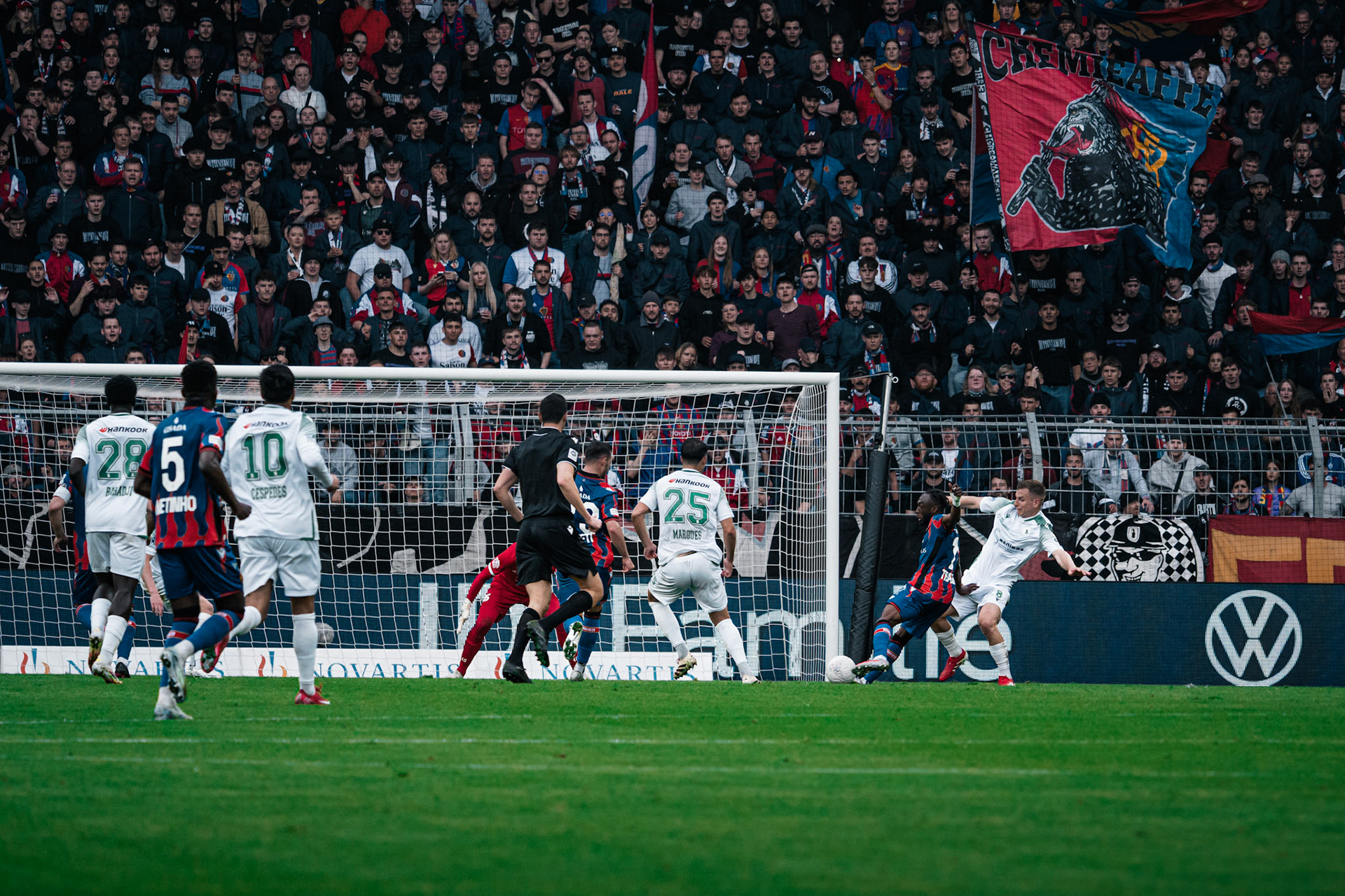 FC Basel 1893 et Yverdon Sport FC au St. Jakob-Park. (Christian António/LibsVisuals.com)