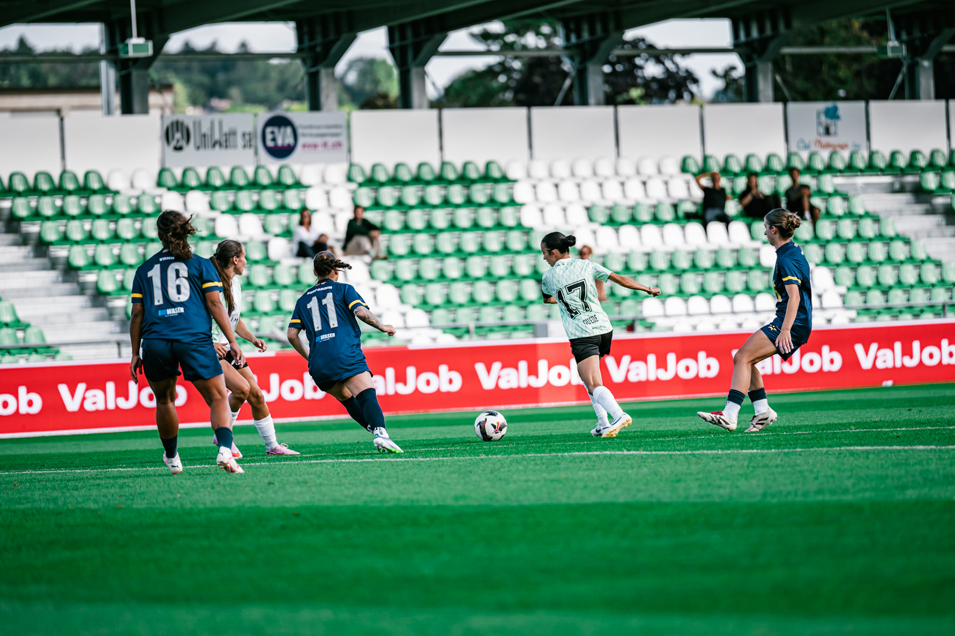 Match championnat LNB féminine opposant Yverdon Sport FC et FC Schlieren au Stade Municipal. (Christian António/LibsVisuals.com)