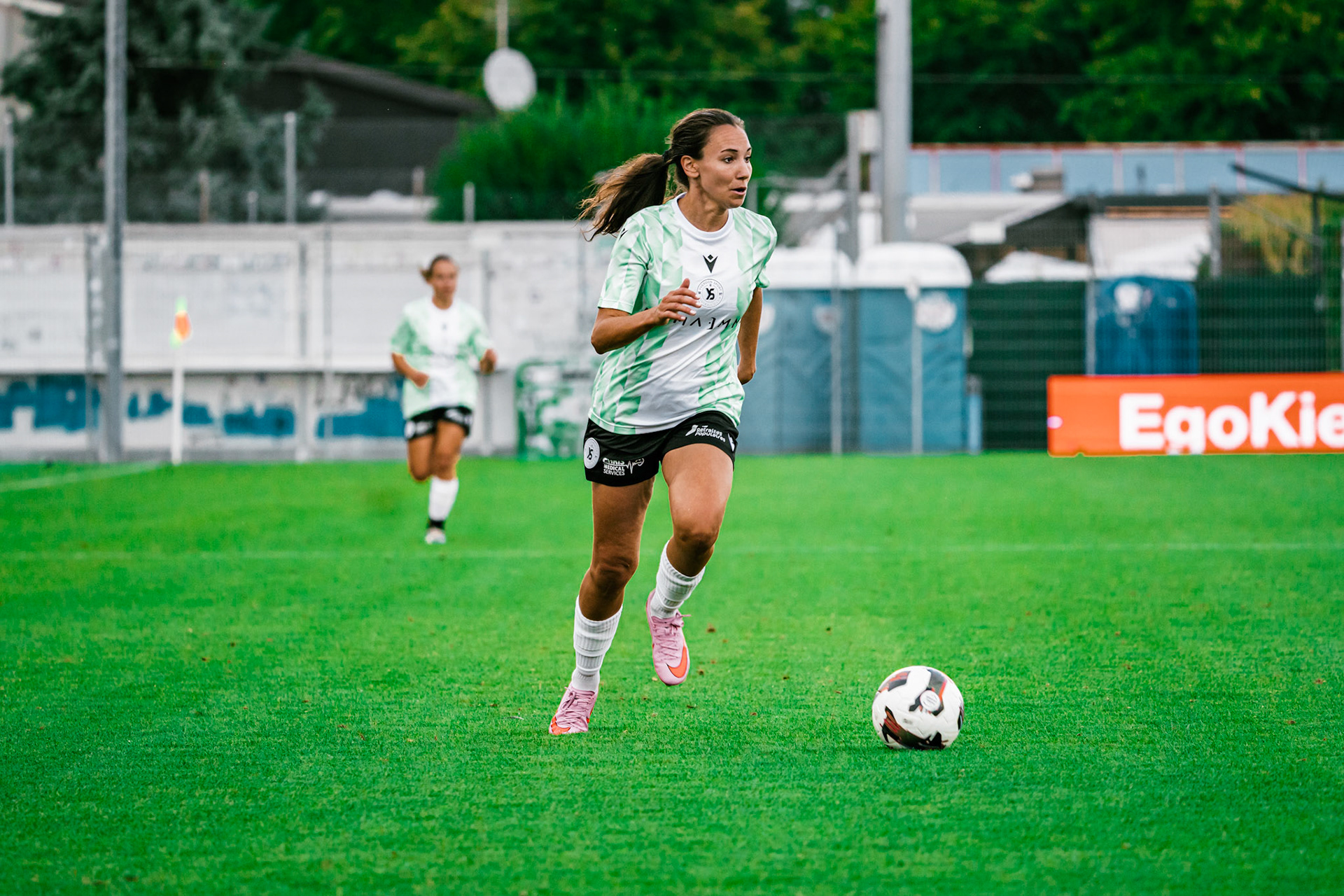 Match championnat LNB féminine opposant Yverdon Sport FC et FC Schlieren au Stade Municipal. (Christian António/LibsVisuals.com)