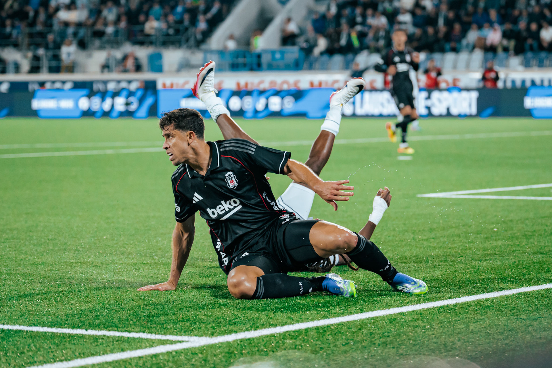 Match aller du tour de barrage de l’UEFA Europa Conference League 2025/26 opposant Lausanne-Sport et le Beşiktaş JK au Stade de la Tuilière. (Christian António/LibsVisuals.com)