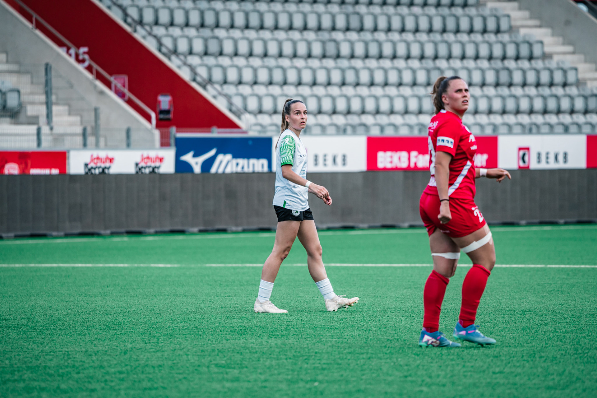 Frauenteam Thun Berner-Oberland et Yverdon Sport FC à la Stockhorn Arena. (Christian António/LibsVisuals.com)