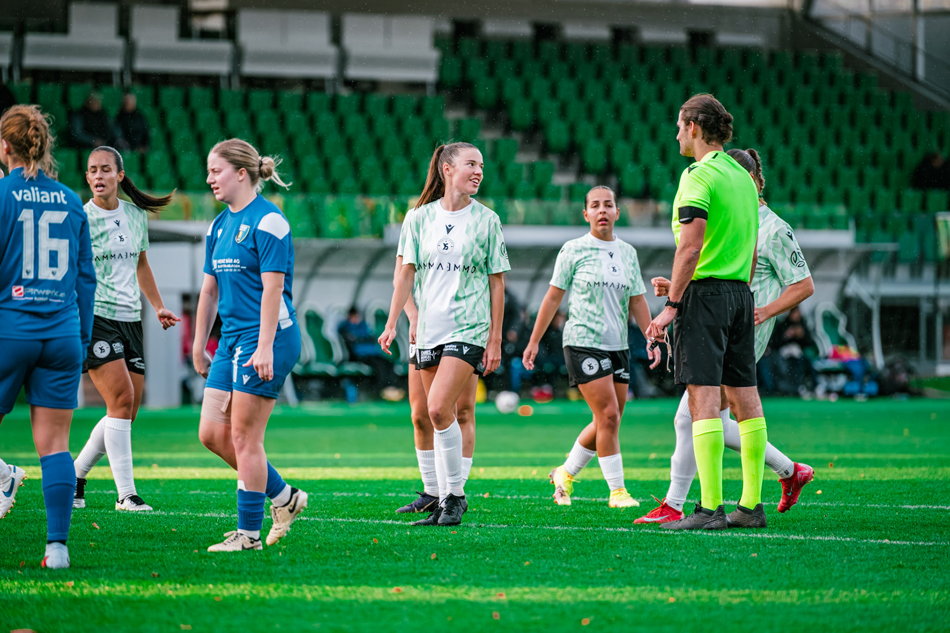 Match championnat LNB féminine opposant Yverdon Sport FC et FC Oerlikon/Polizei ZH 1 au Stade Municipal. (Christian António/LibsVisuals.com)
