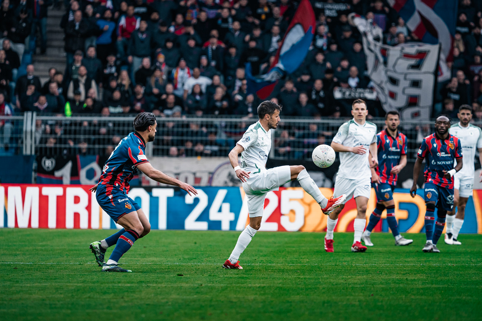 FC Basel 1893 et Yverdon Sport FC au St. Jakob-Park. (Christian António/LibsVisuals.com)