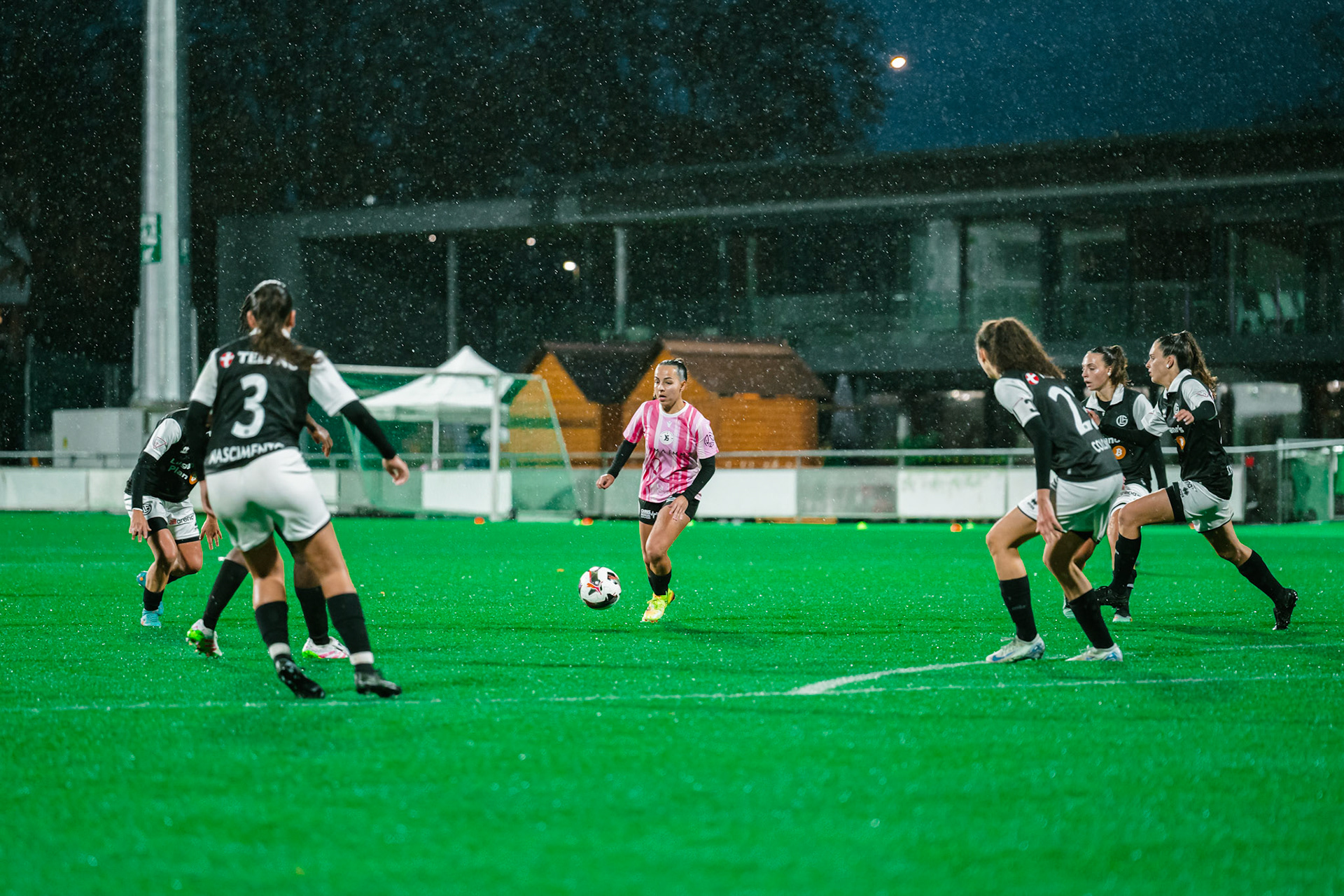 Match de championnat LNB féminine opposant Yverdon Sport FC et le FC Lugano au Stade Municipal, Yverdon-les-Bains. (Christian António / LibsVisuals.com)