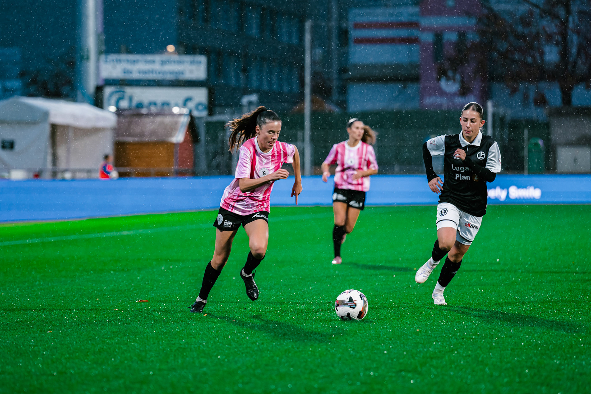 Match de championnat LNB féminine opposant Yverdon Sport FC et le FC Lugano au Stade Municipal, Yverdon-les-Bains. (Christian António / LibsVisuals.com)