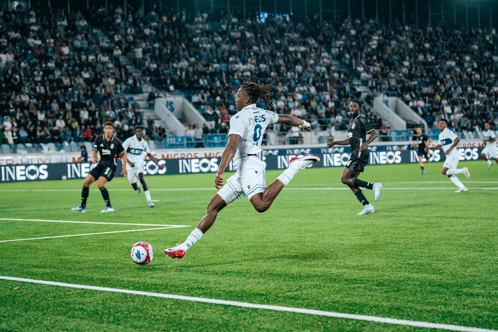Match aller du tour de barrage de l’UEFA Europa Conference League 2025/26 opposant Lausanne-Sport et le Beşiktaş JK au Stade de la Tuilière. (Christian António/LibsVisuals.com)