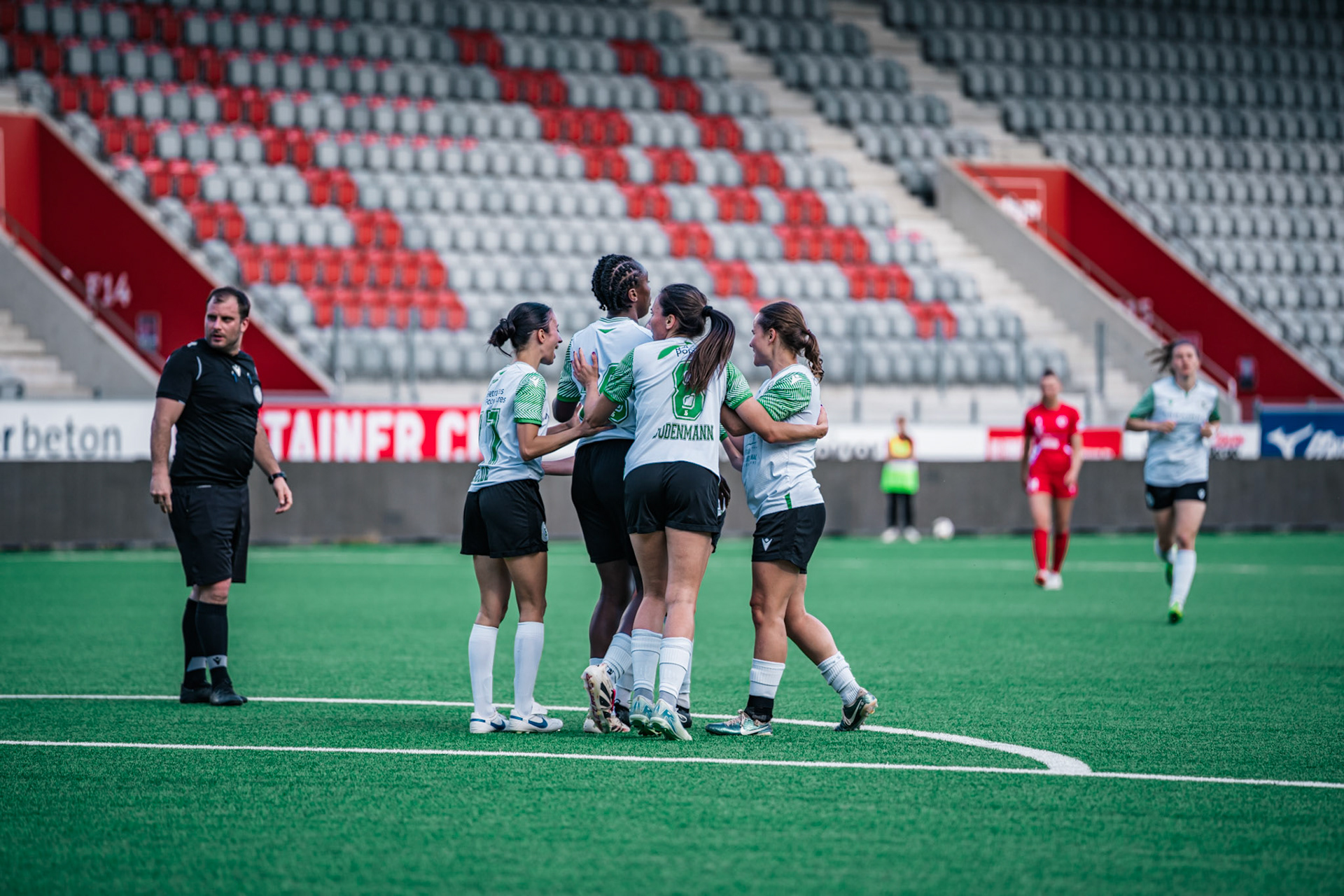 Frauenteam Thun Berner-Oberland et Yverdon Sport FC à la Stockhorn Arena. (Christian António/LibsVisuals.com)
