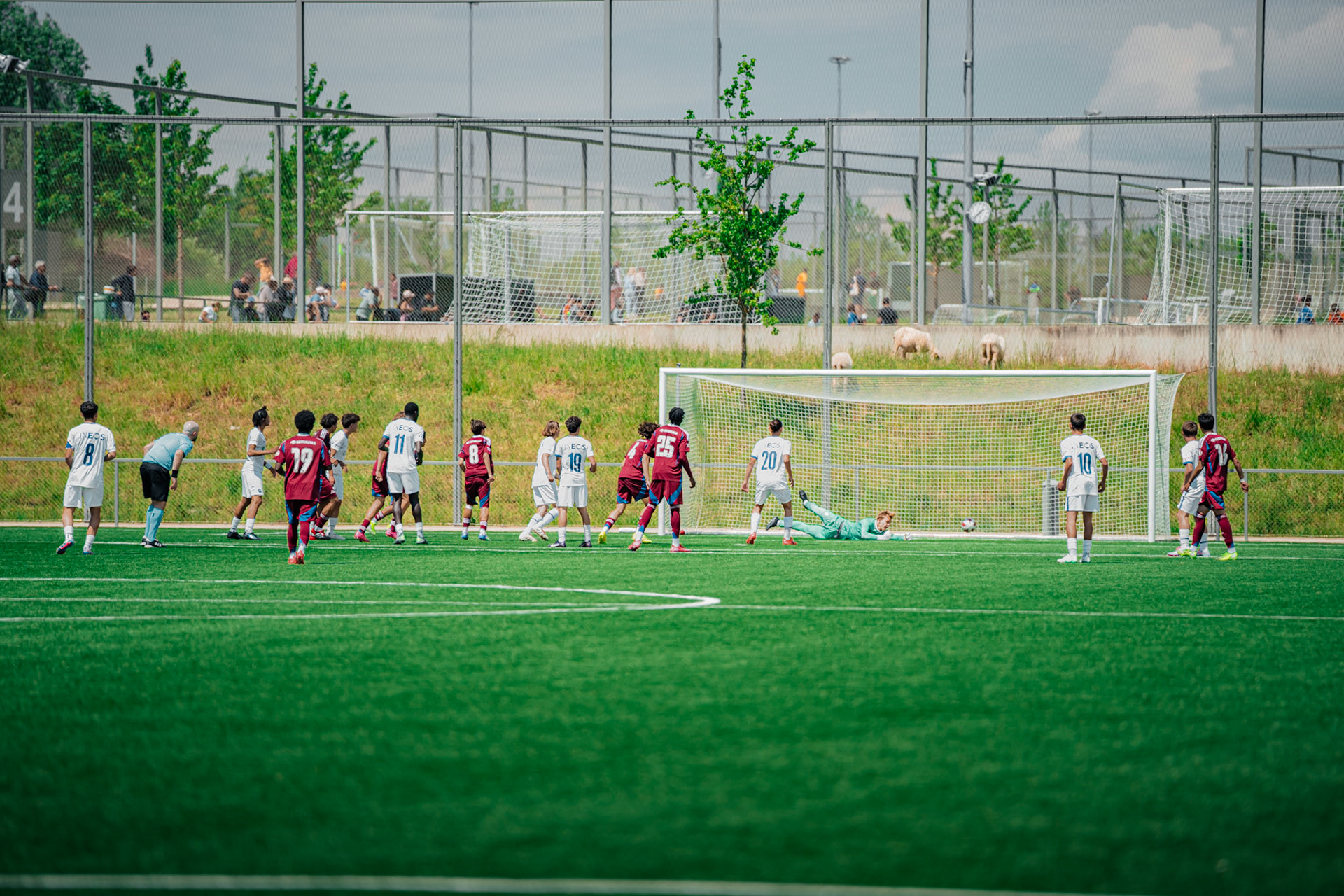 FC Lausanne-Sport M-17 et Servette FC M-17 au Centre sportif+ Stade de la Tuilière. (Christian António/LibsVisuals.com)