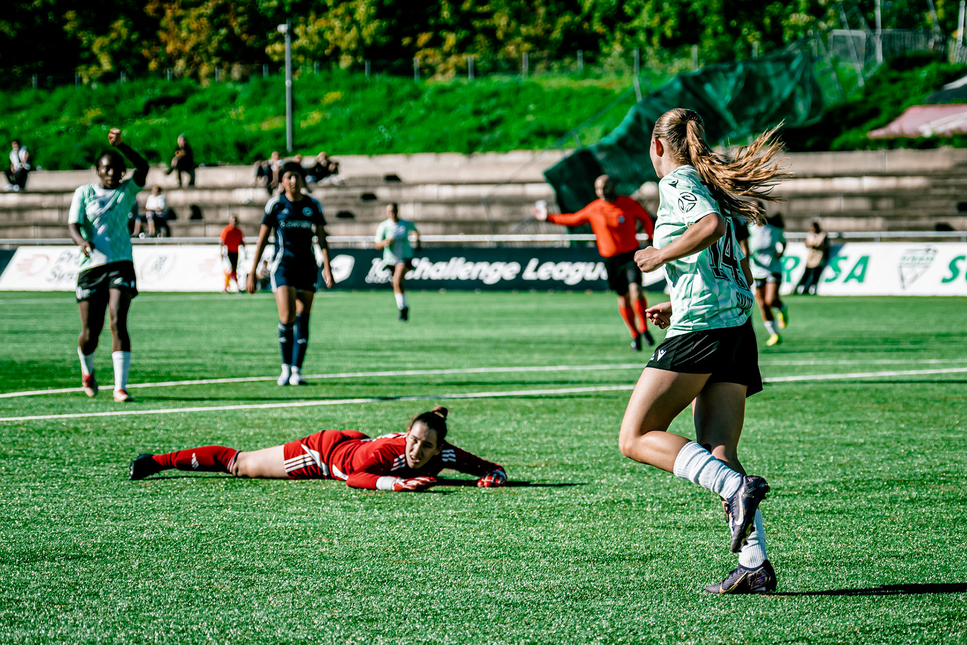 Match de championnat LNB (féminine) opposant l’Etoile Carouge FC à Yverdon Sport FC au Stade de la Fontenette à Carouge. (Christian António/LibsVisuals.com)