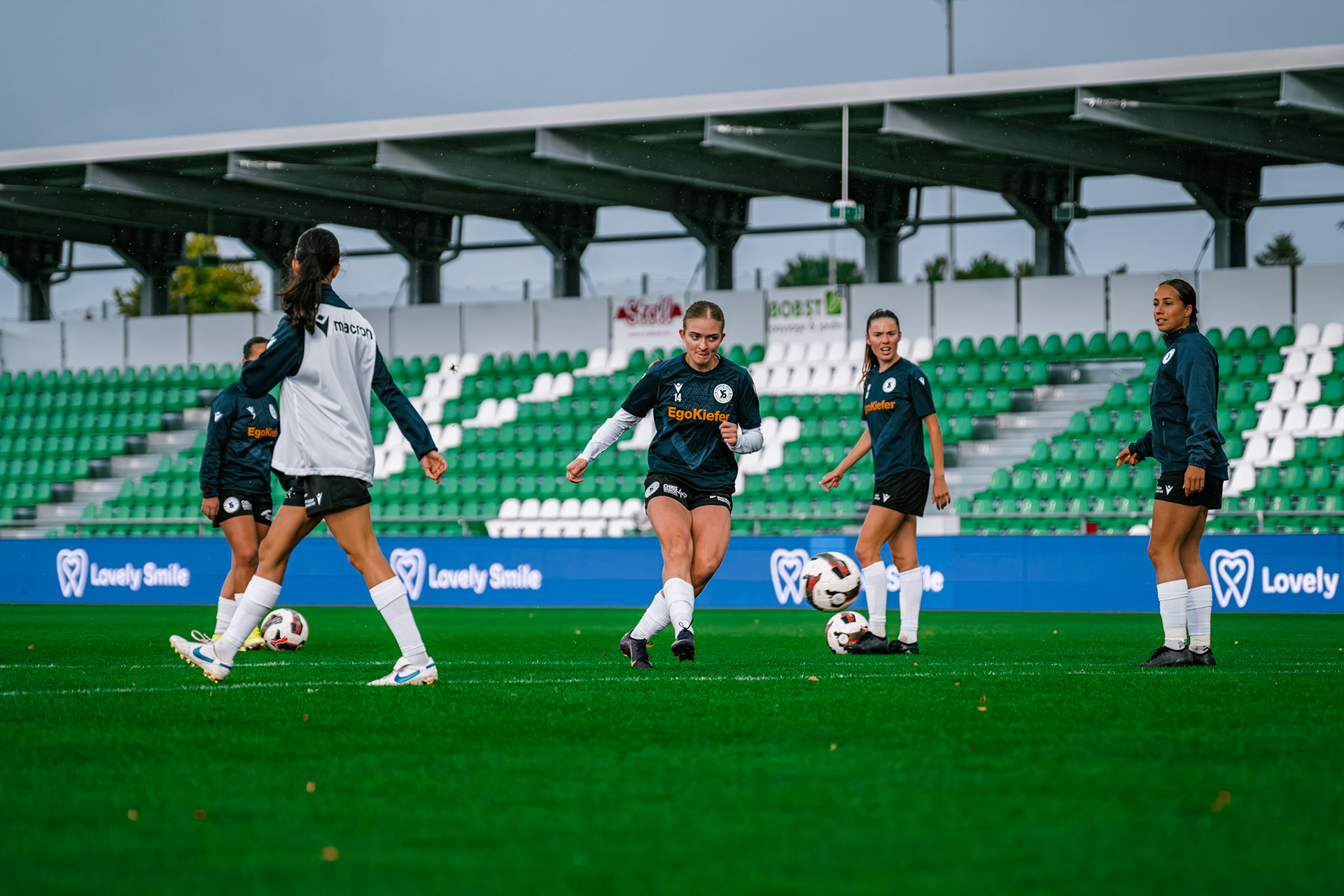 Match championnat LNB féminine opposant Yverdon Sport FC et FC Oerlikon/Polizei ZH 1 au Stade Municipal. (Christian António/LibsVisuals.com)
