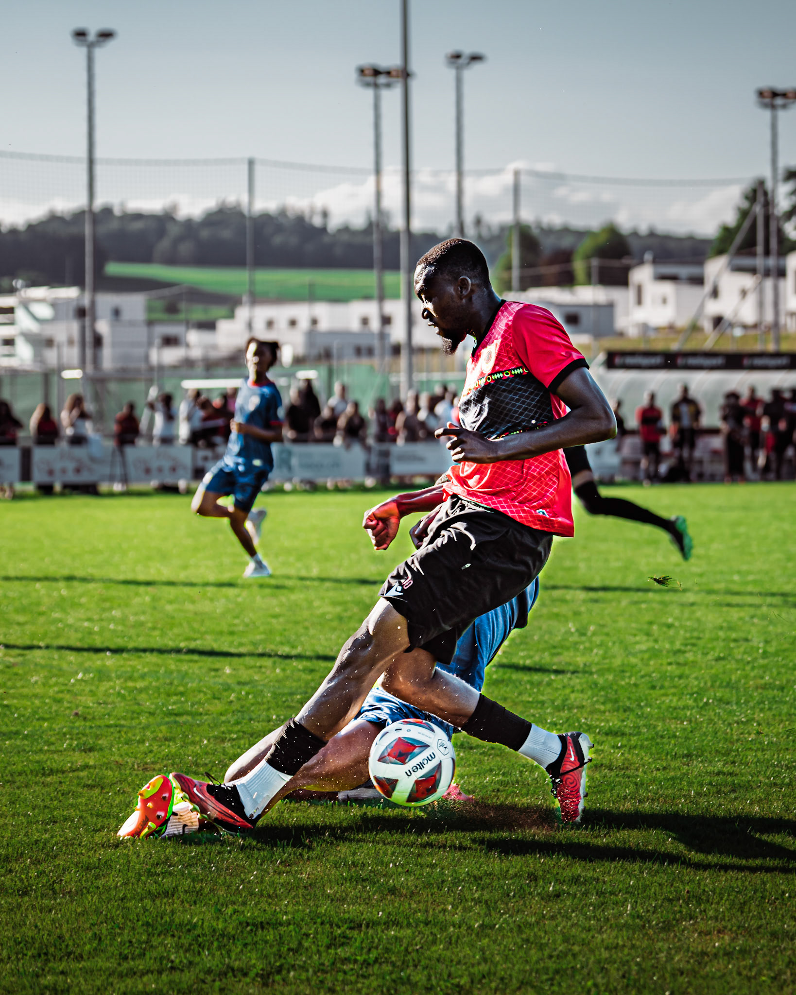 Match amical opposant l’Angola et le Cap-Vert (CanFribourg) au Terrain Communal de Corminboeuf. (Christian António/LibsVisuals.com)