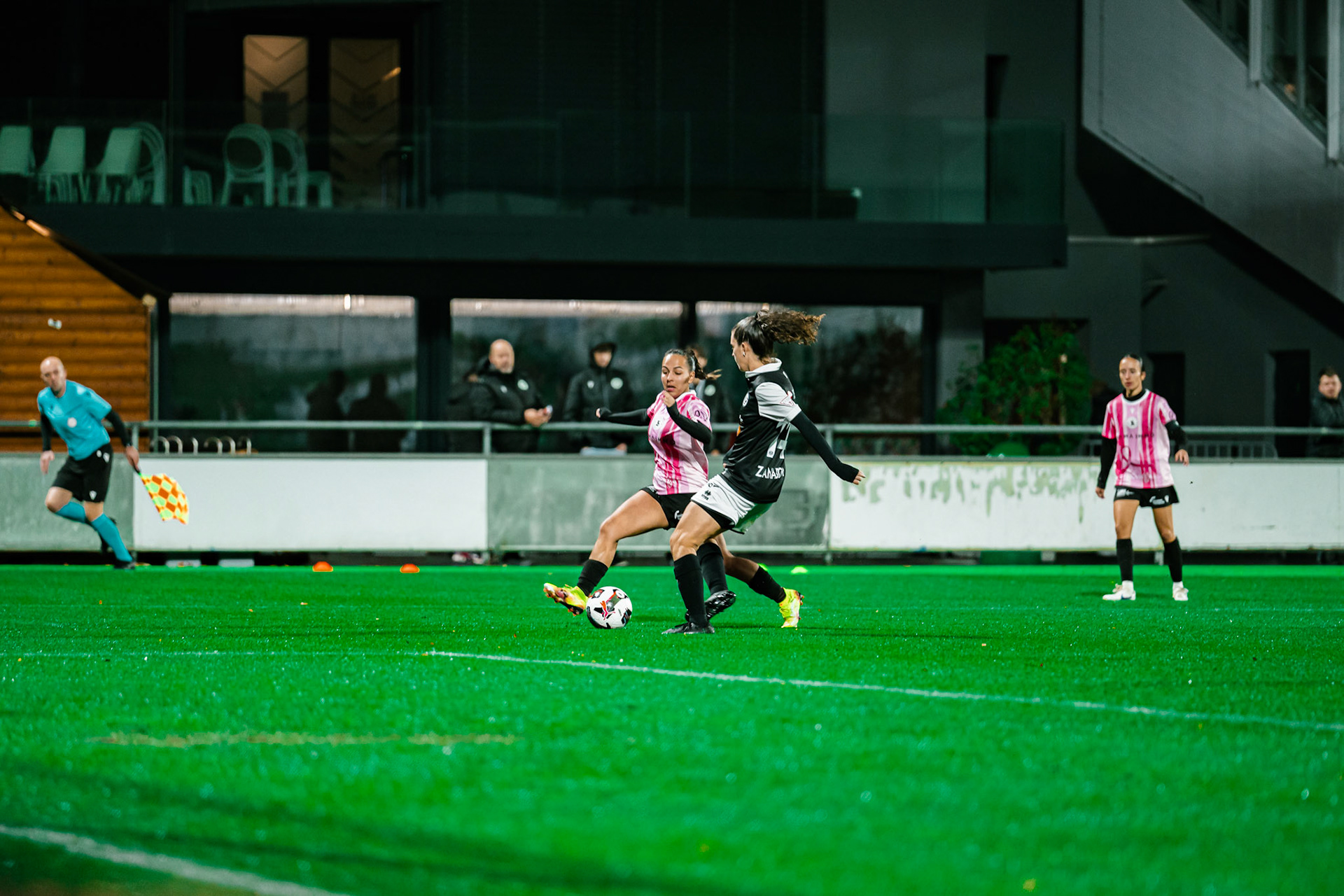 Match de championnat LNB féminine opposant Yverdon Sport FC et le FC Lugano au Stade Municipal, Yverdon-les-Bains. (Christian António / LibsVisuals.com)