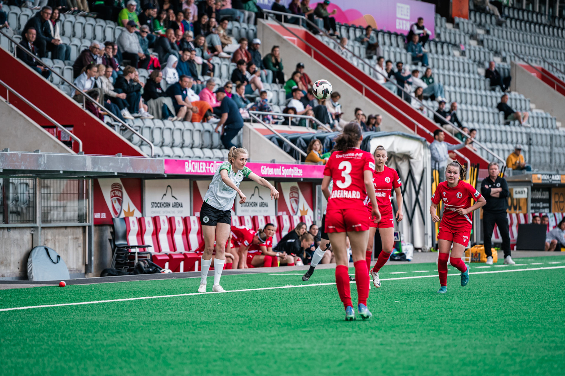 Frauenteam Thun Berner-Oberland et Yverdon Sport FC à la Stockhorn Arena. (Christian António/LibsVisuals.com)