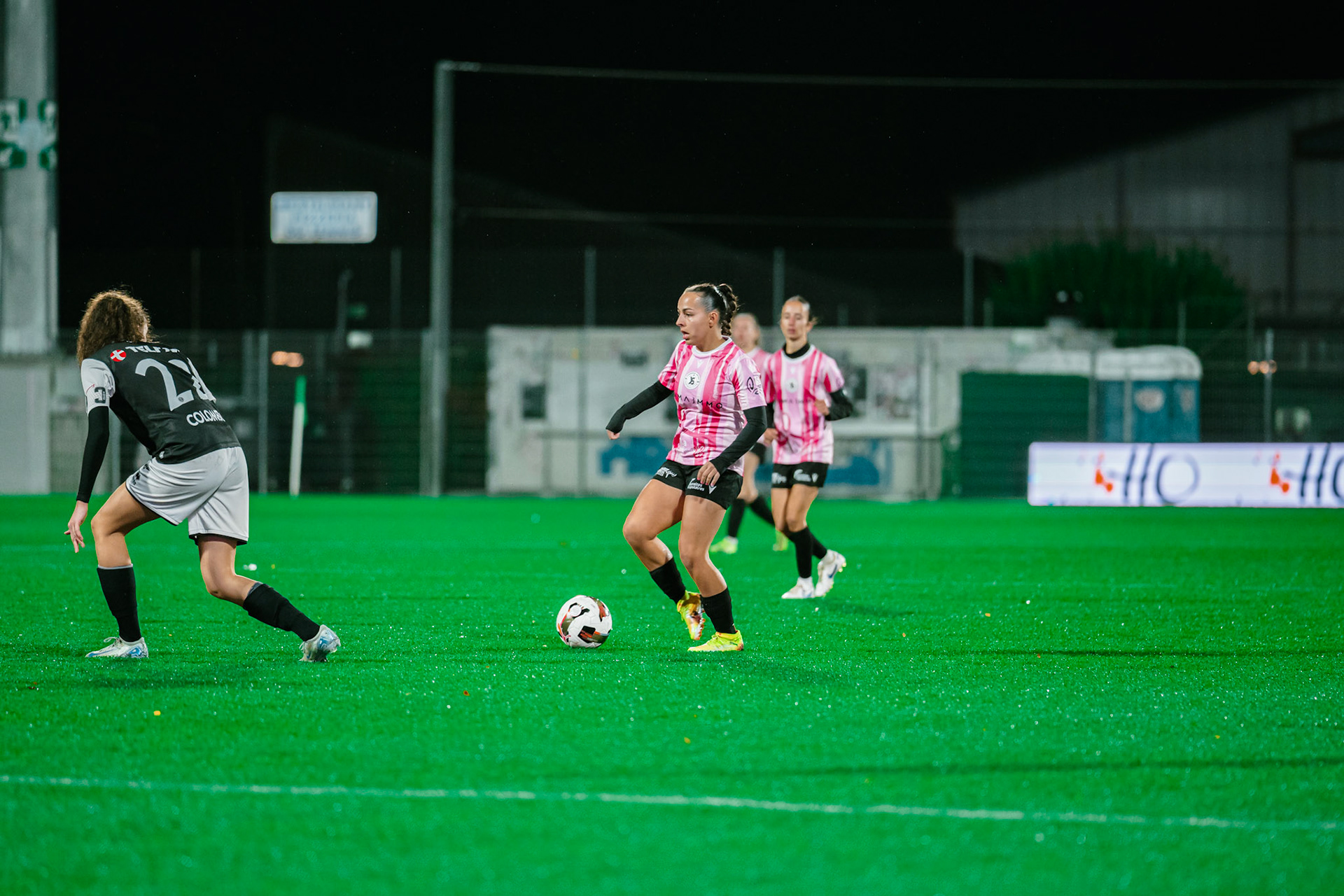Match de championnat LNB féminine opposant Yverdon Sport FC et le FC Lugano au Stade Municipal, Yverdon-les-Bains. (Christian António / LibsVisuals.com)
