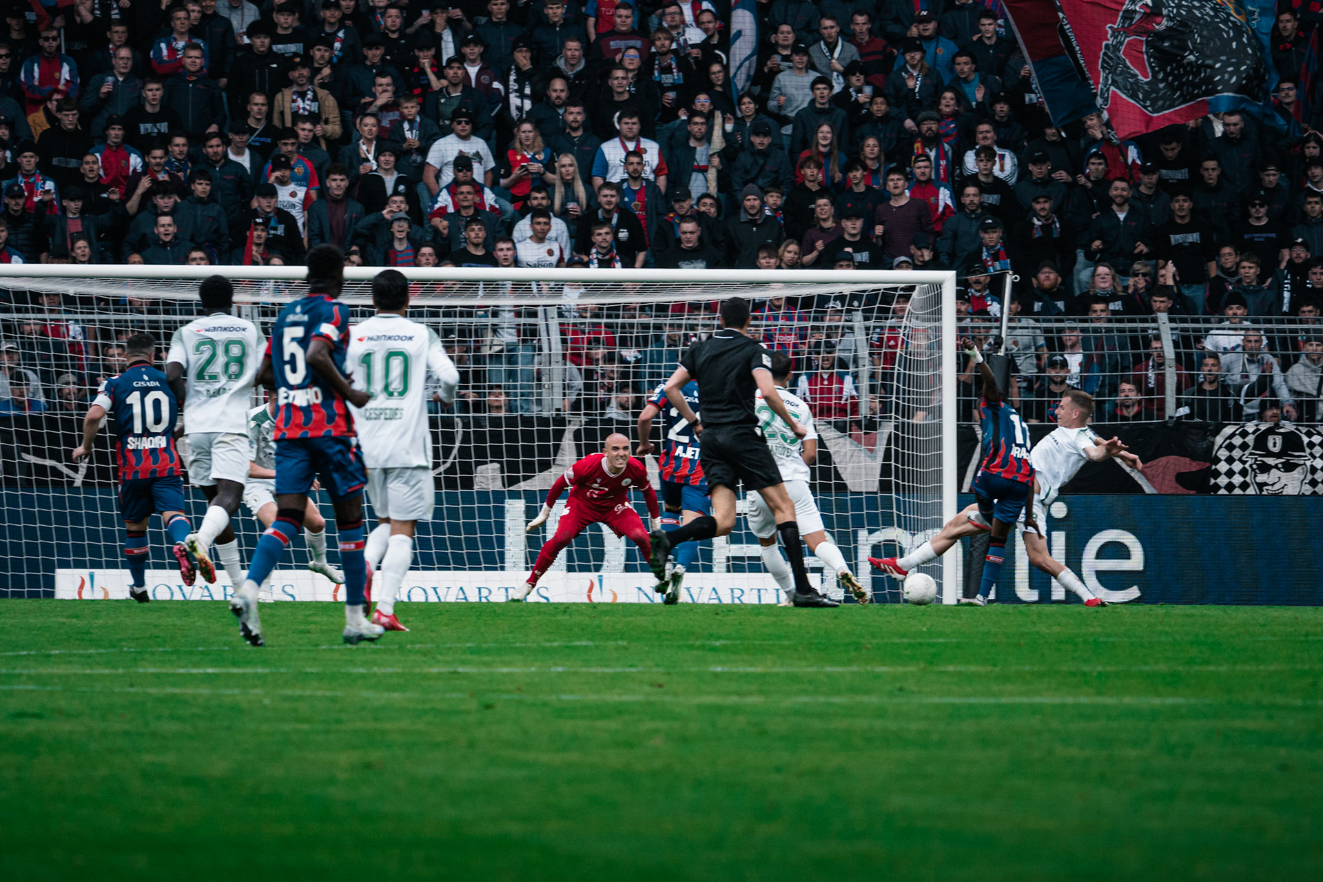 FC Basel 1893 et Yverdon Sport FC au St. Jakob-Park. (Christian António/LibsVisuals.com)