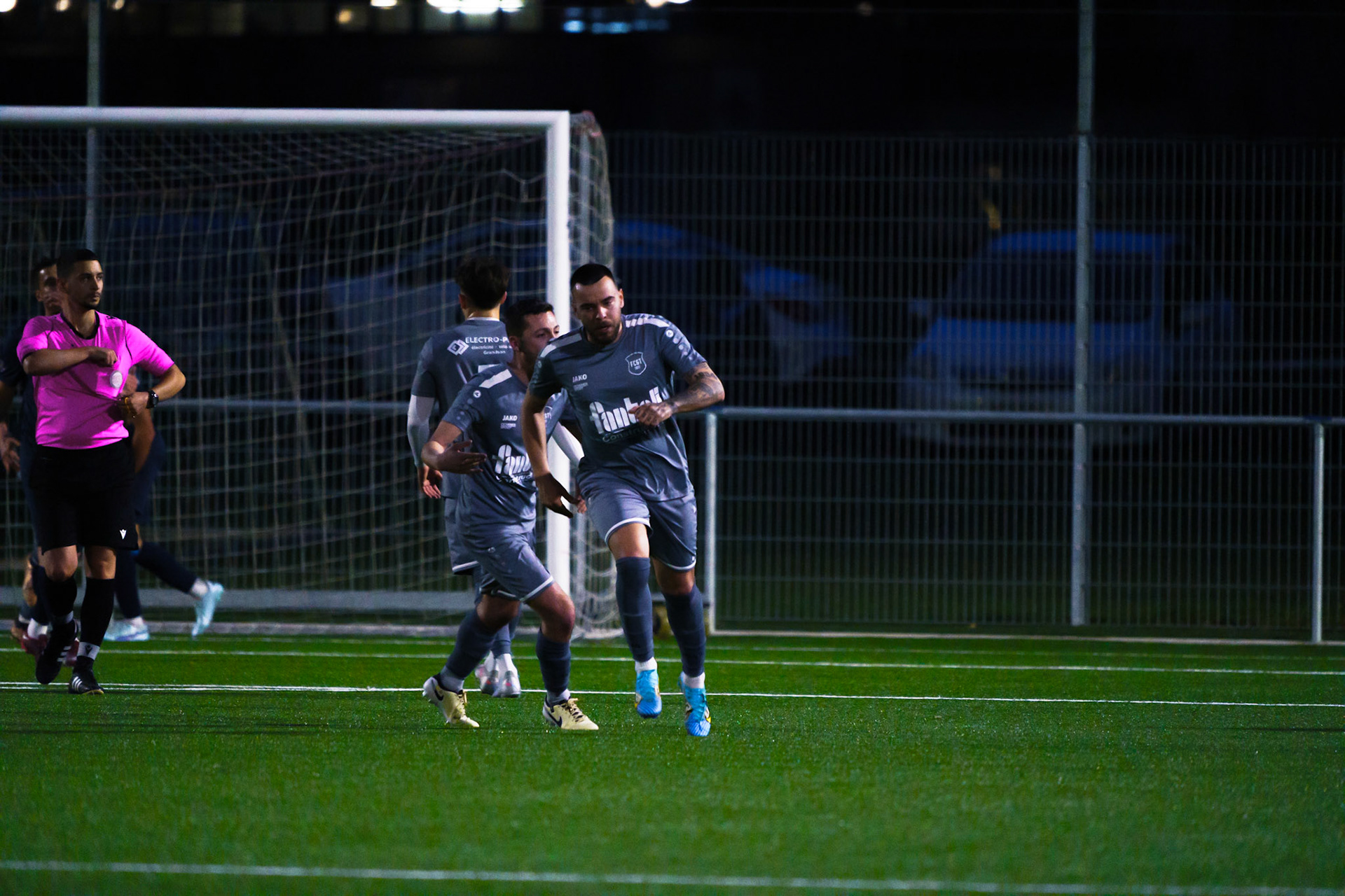 Match 2ème Ligue FC Champagne - FC Grandson-Tuileries au Terrain de Sport de Derrière-Ville à Champagne