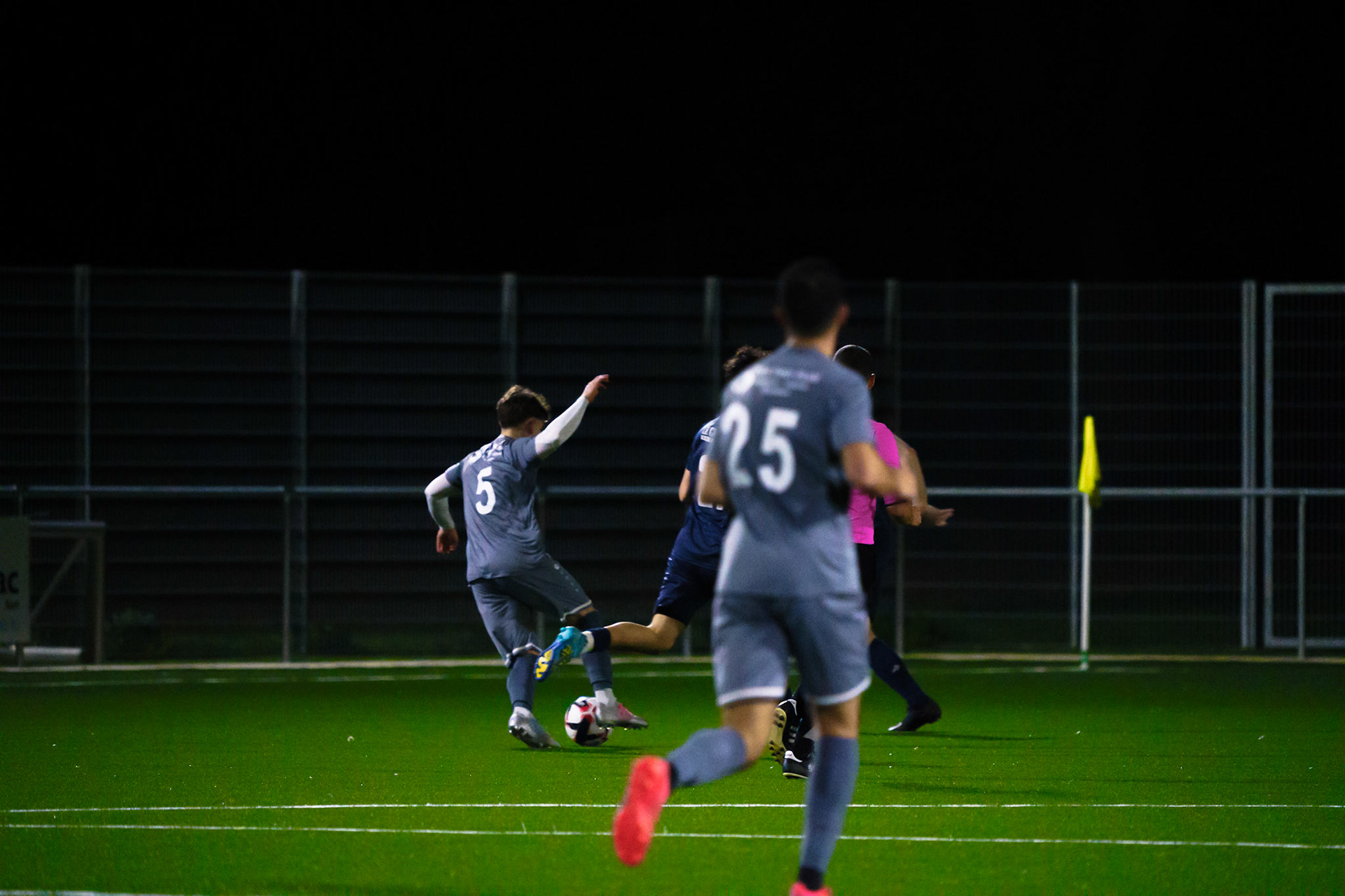 Match 2ème Ligue FC Champagne - FC Grandson-Tuileries au Terrain de Sport de Derrière-Ville à Champagne