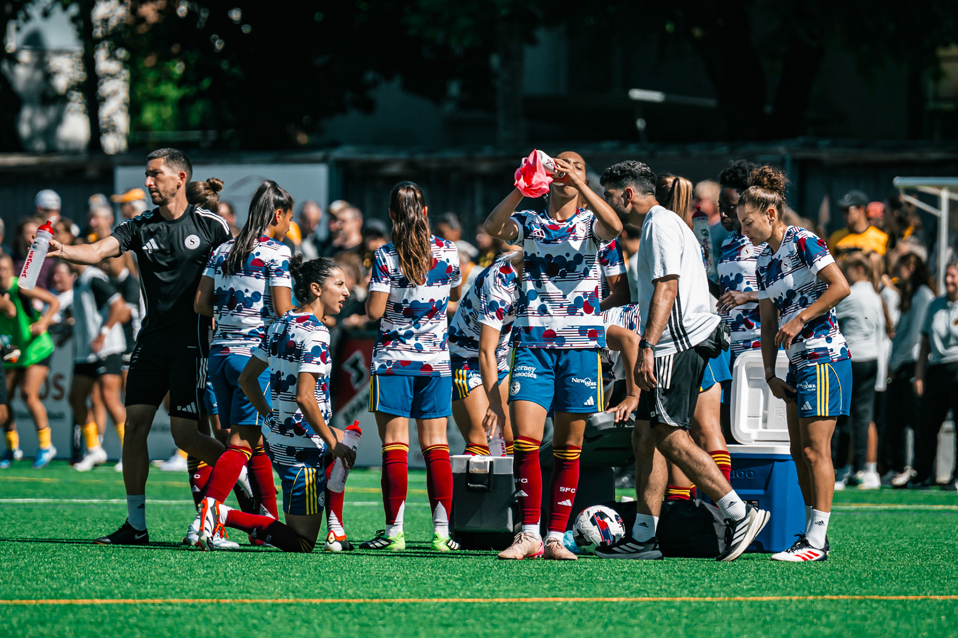 Match de l’AXA Women’s Super League opposant BSC YB Frauen et Servette FC Chênois Féminin au Spitalacker (Kunstrasenfeld), Bern. (Christian António/LibsVisuals.com)