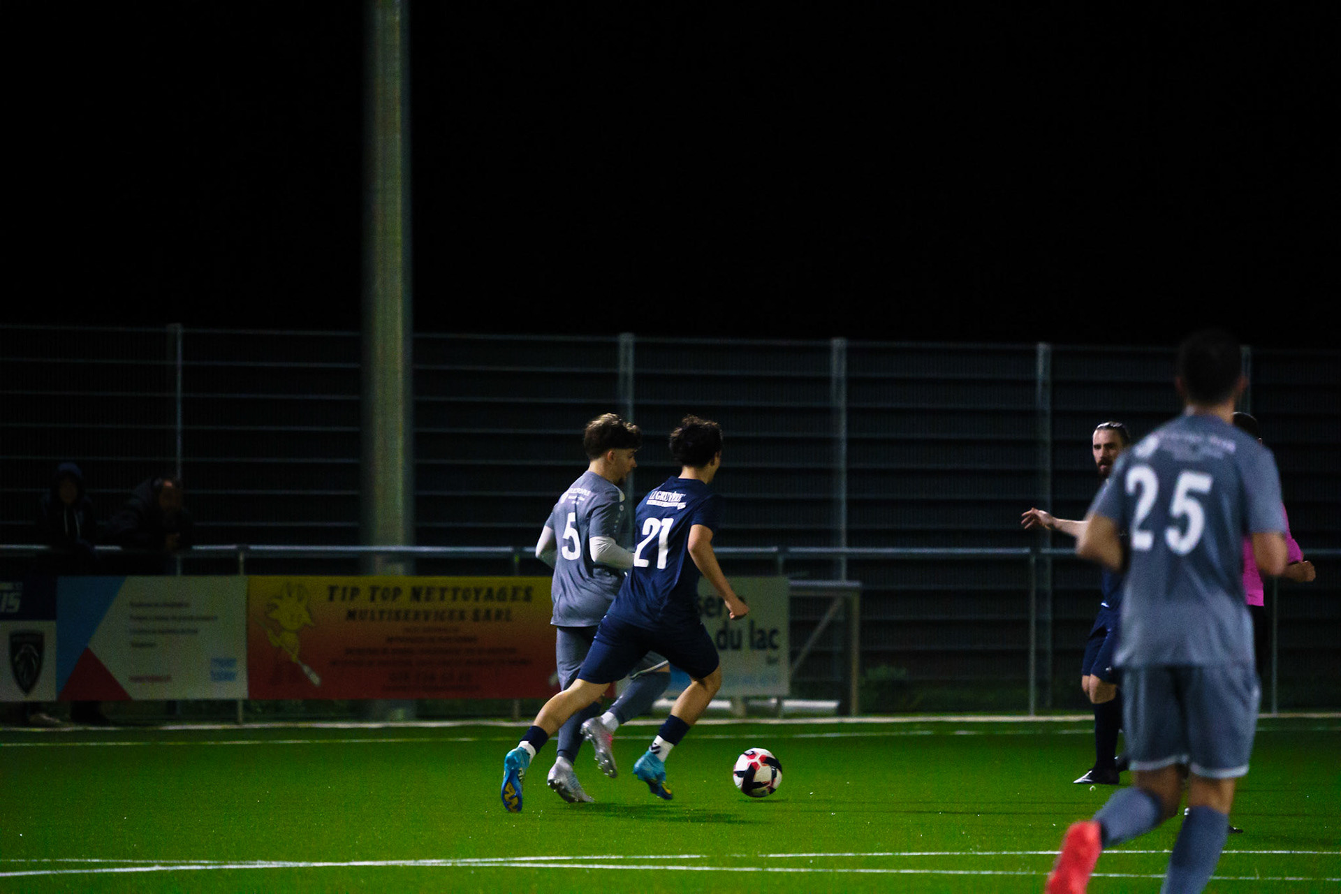 Match 2ème Ligue FC Champagne - FC Grandson-Tuileries au Terrain de Sport de Derrière-Ville à Champagne