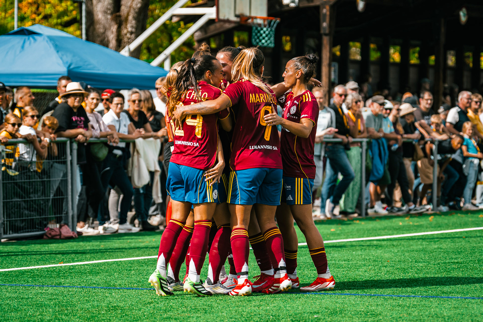 Match de l’AXA Women’s Super League opposant BSC YB Frauen et Servette FC Chênois Féminin au Spitalacker (Kunstrasenfeld), Bern. (Christian António/LibsVisuals.com)