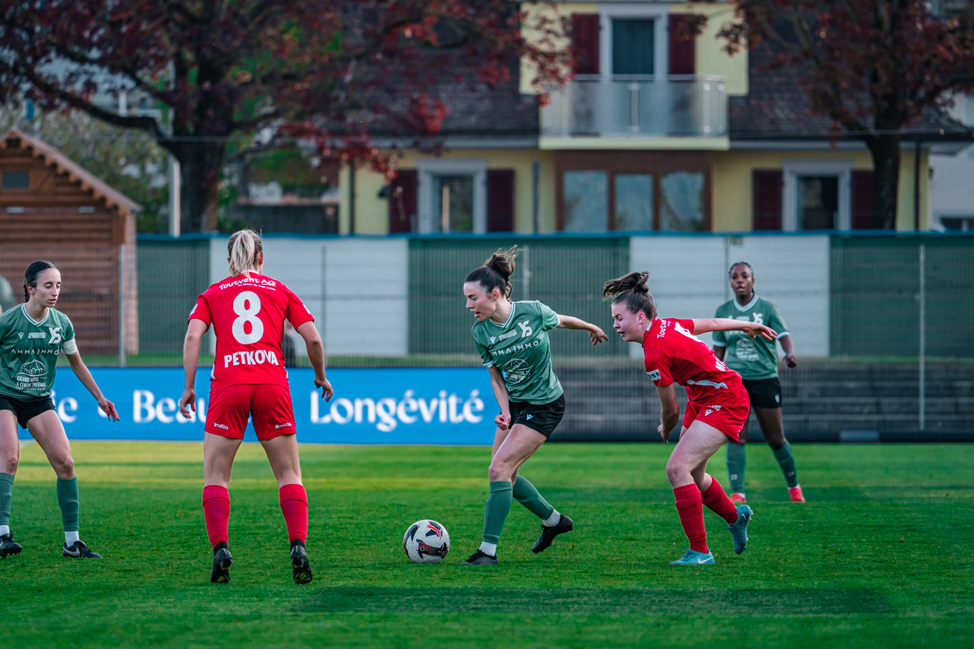 Yverdon Sport FC et Frauenteam Thun Berner-Oberland au Stade Municipal. (Christian António/LibsVisuals.com)