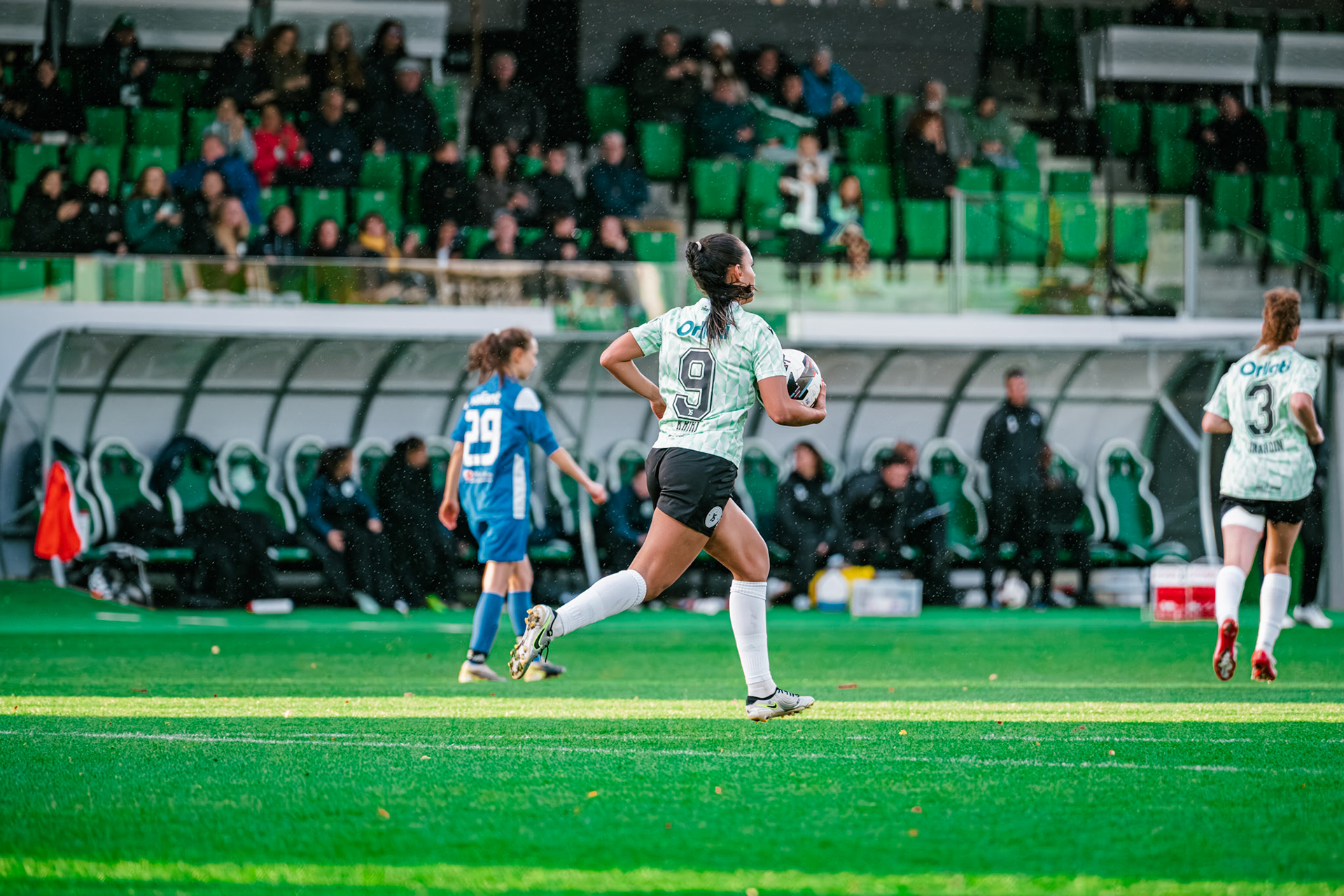 Match championnat LNB féminine opposant Yverdon Sport FC et FC Oerlikon/Polizei ZH 1 au Stade Municipal. (Christian António/LibsVisuals.com)
