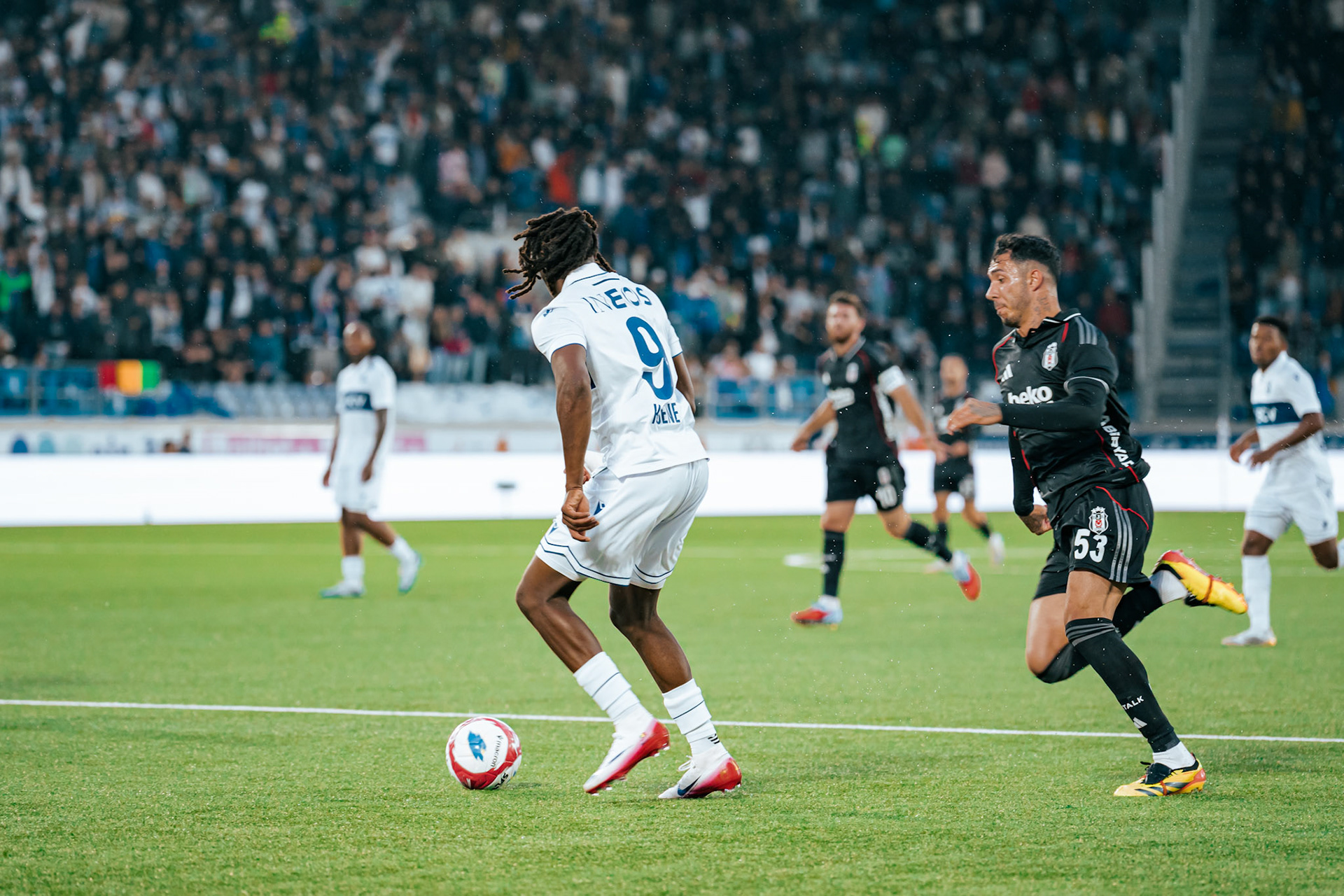 Match aller du tour de barrage de l’UEFA Europa Conference League 2025/26 opposant Lausanne-Sport et le Beşiktaş JK au Stade de la Tuilière. (Christian António/LibsVisuals.com)