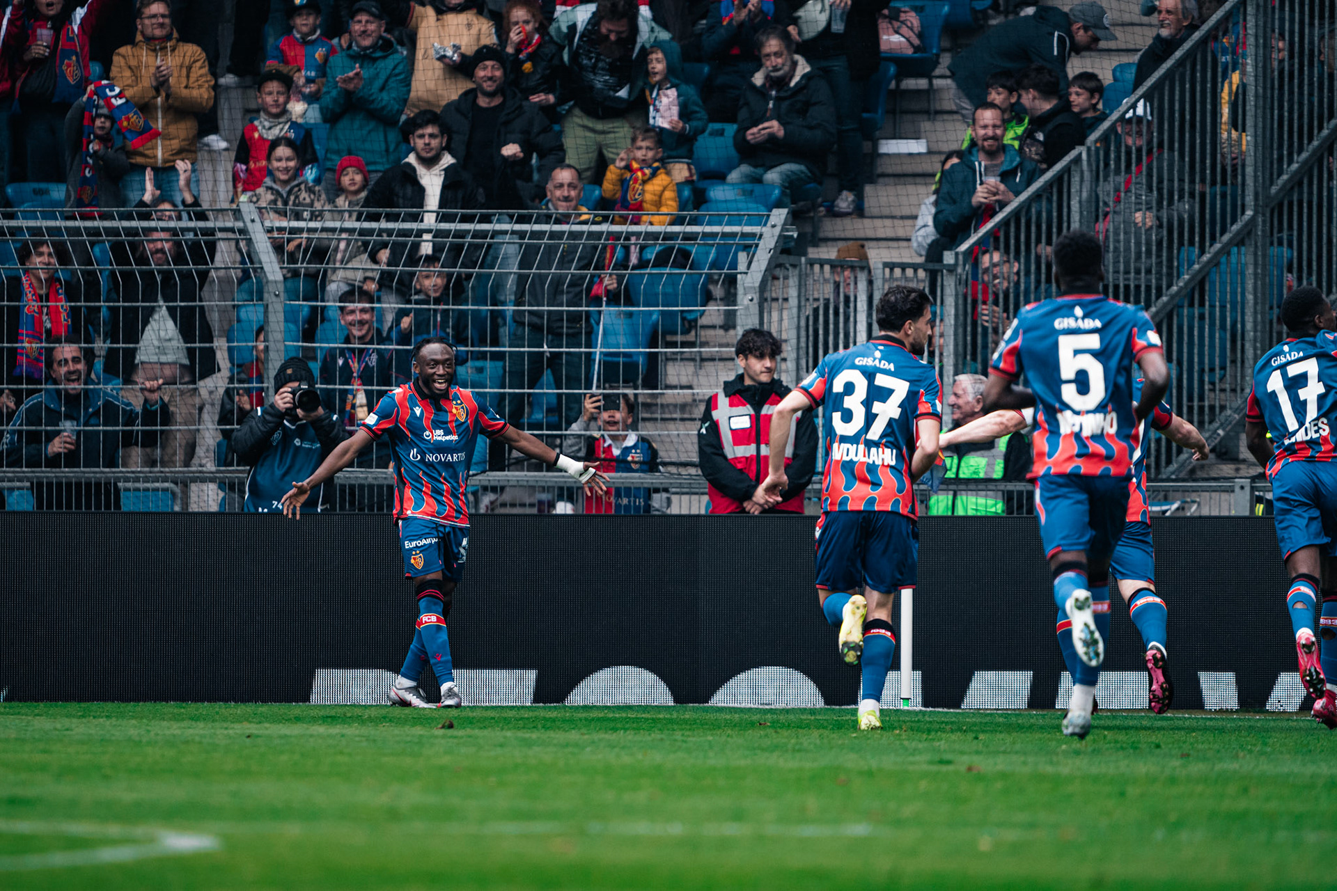 FC Basel 1893 et Yverdon Sport FC au St. Jakob-Park. (Christian António/LibsVisuals.com)