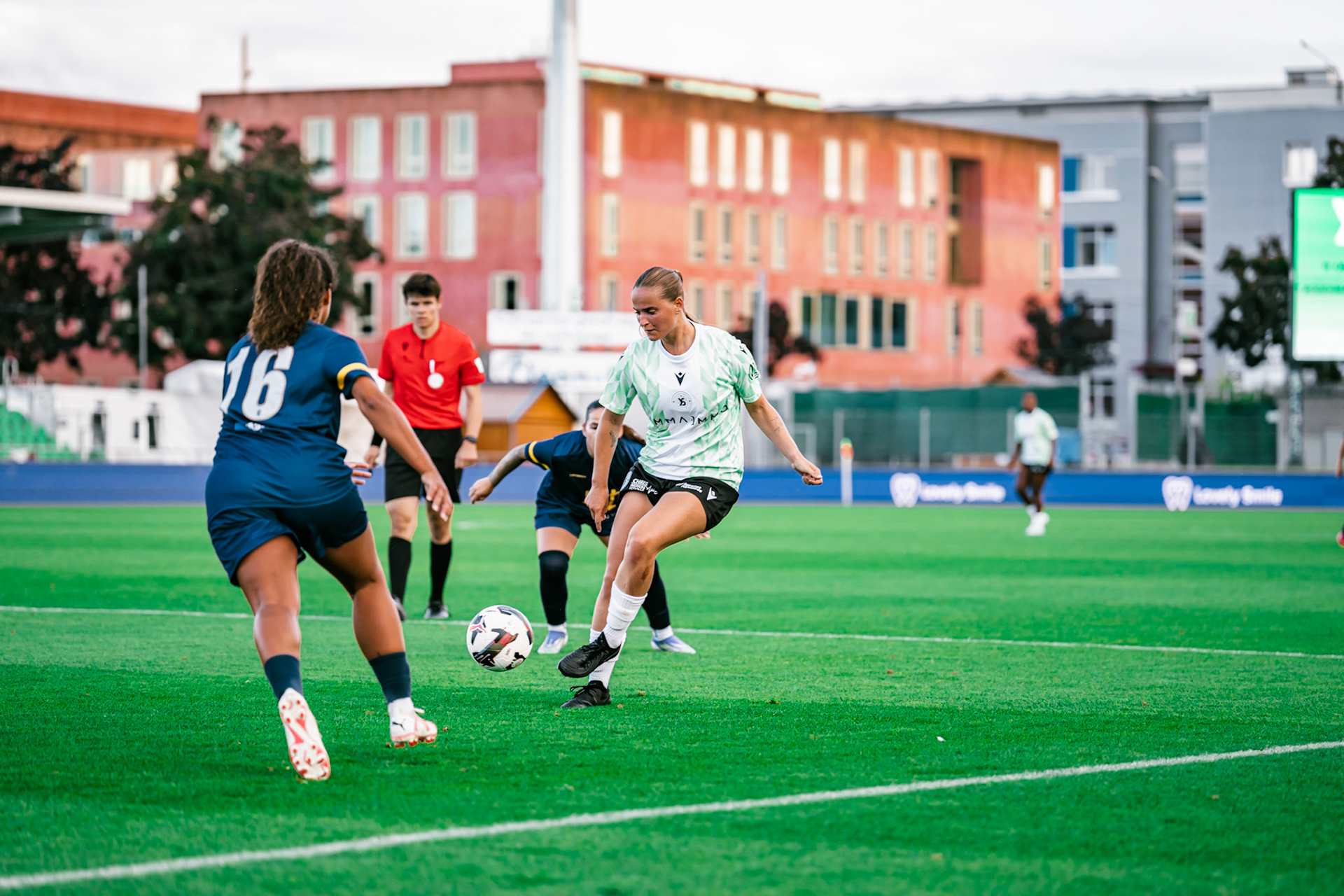 Match championnat LNB féminine opposant Yverdon Sport FC et FC Schlieren au Stade Municipal. (Christian António/LibsVisuals.com)
