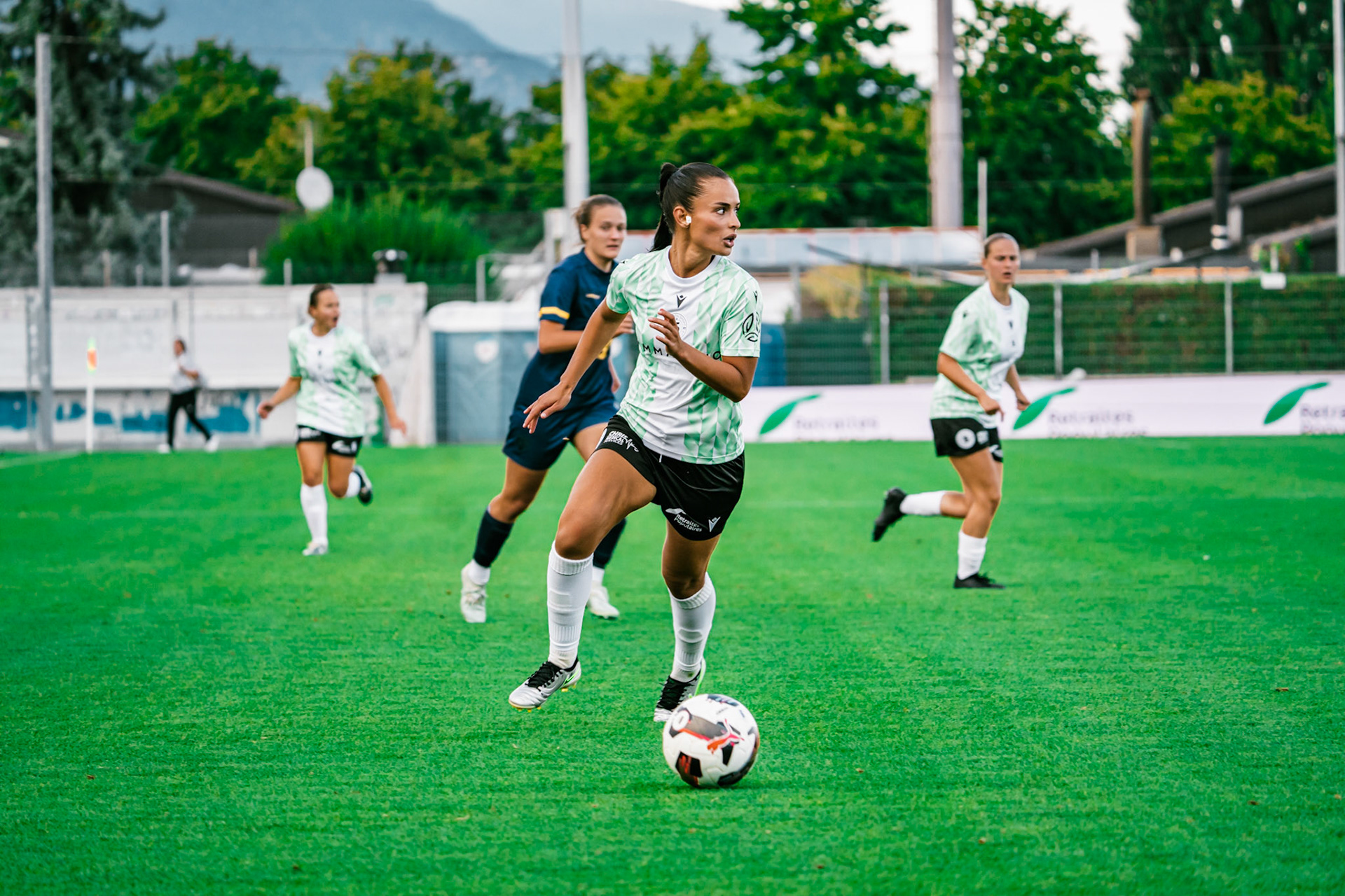 Match championnat LNB féminine opposant Yverdon Sport FC et FC Schlieren au Stade Municipal. (Christian António/LibsVisuals.com)